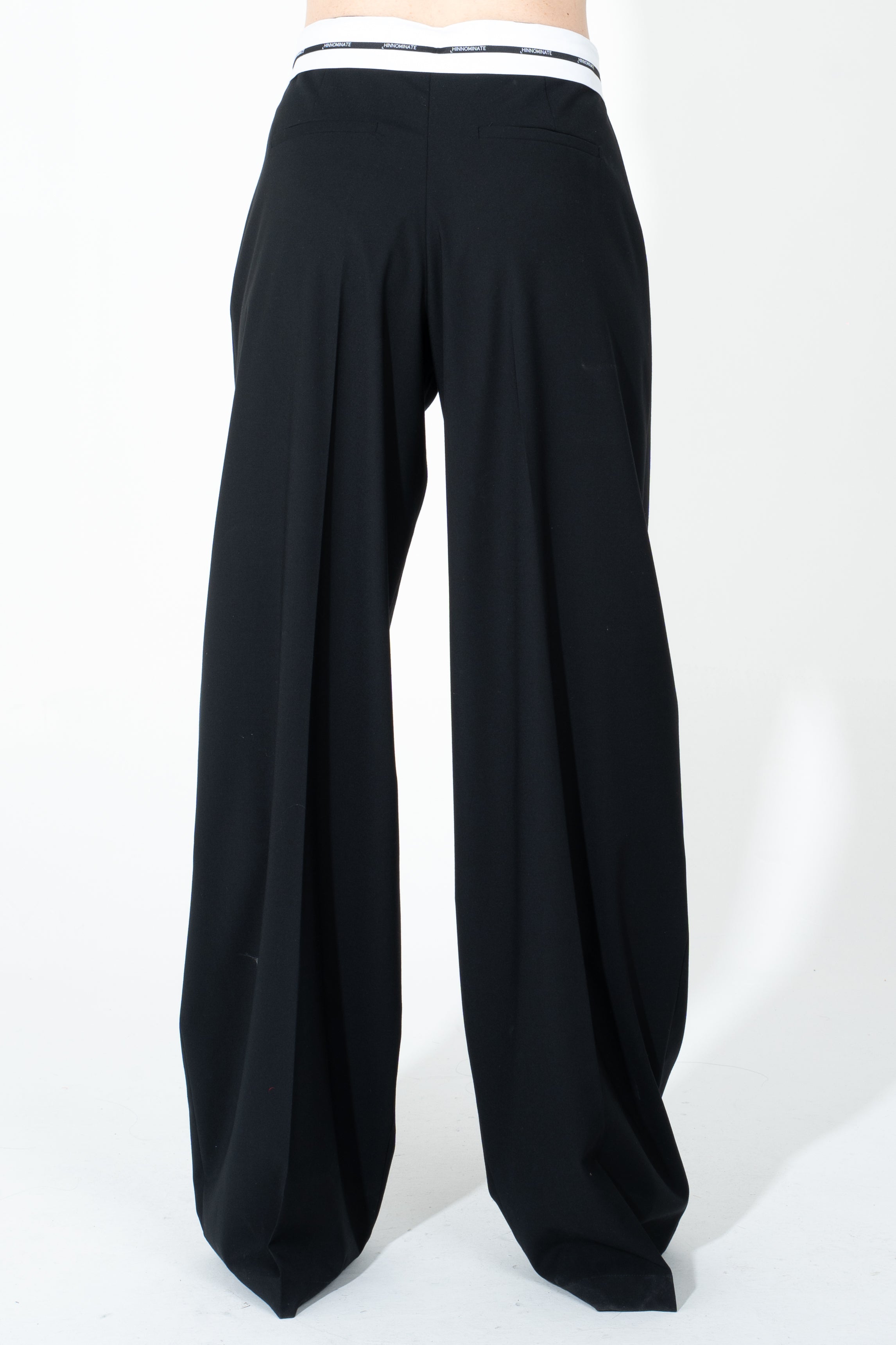 Pantalone dritto con cinto logato