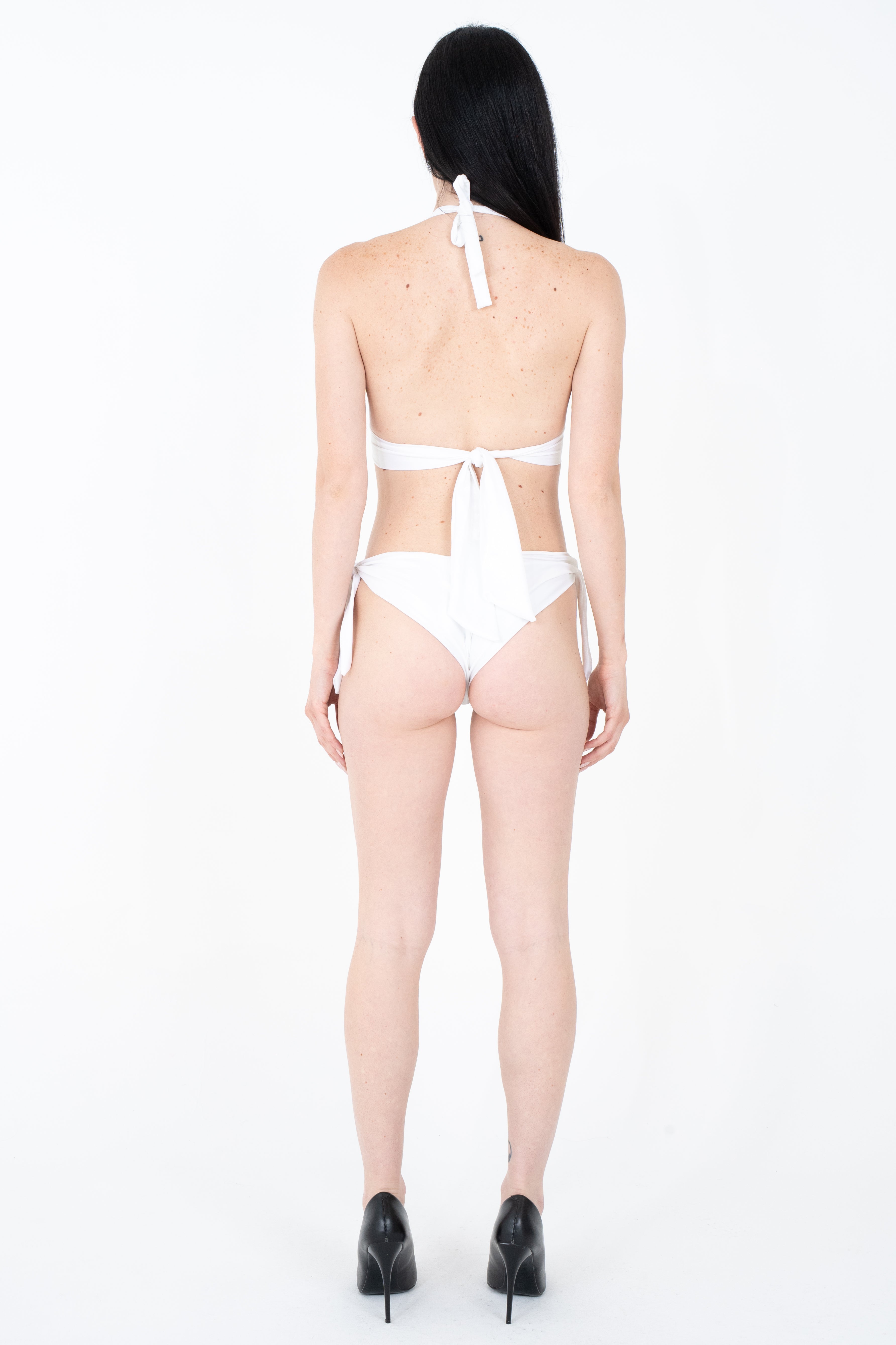 Costume bikini con collana rigida