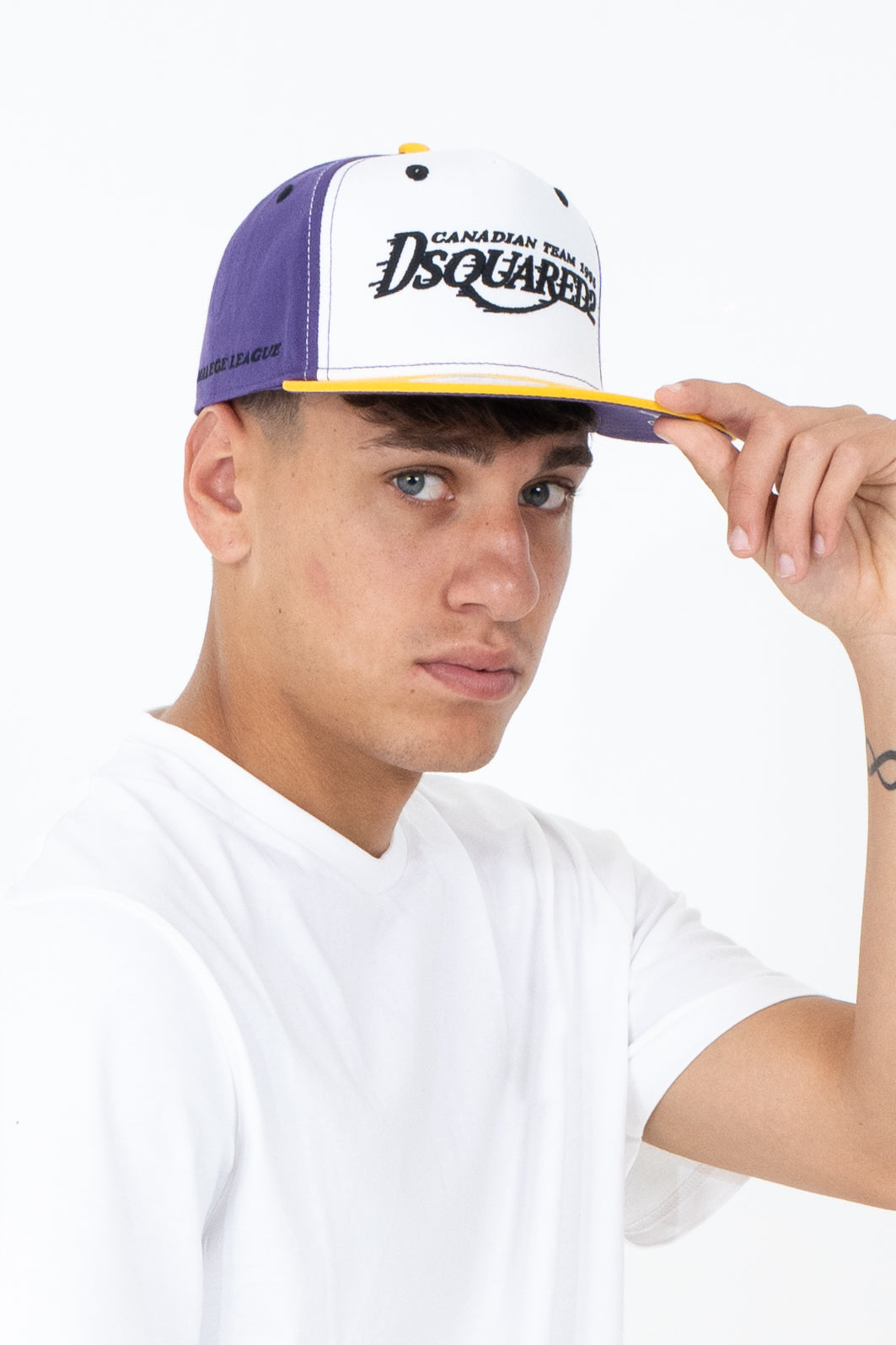 Cappello con visiera