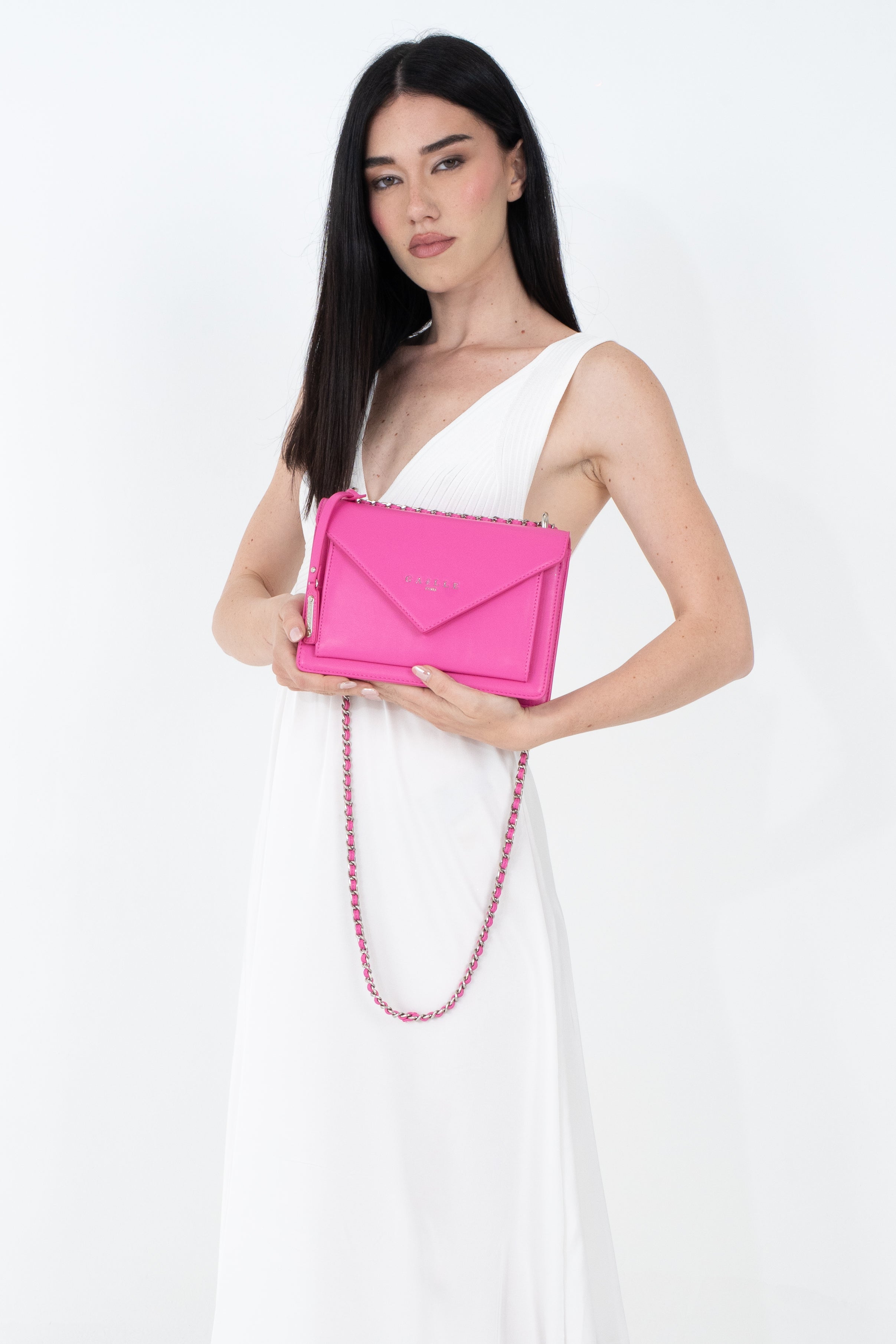 Borsa a spalla con patta a punta