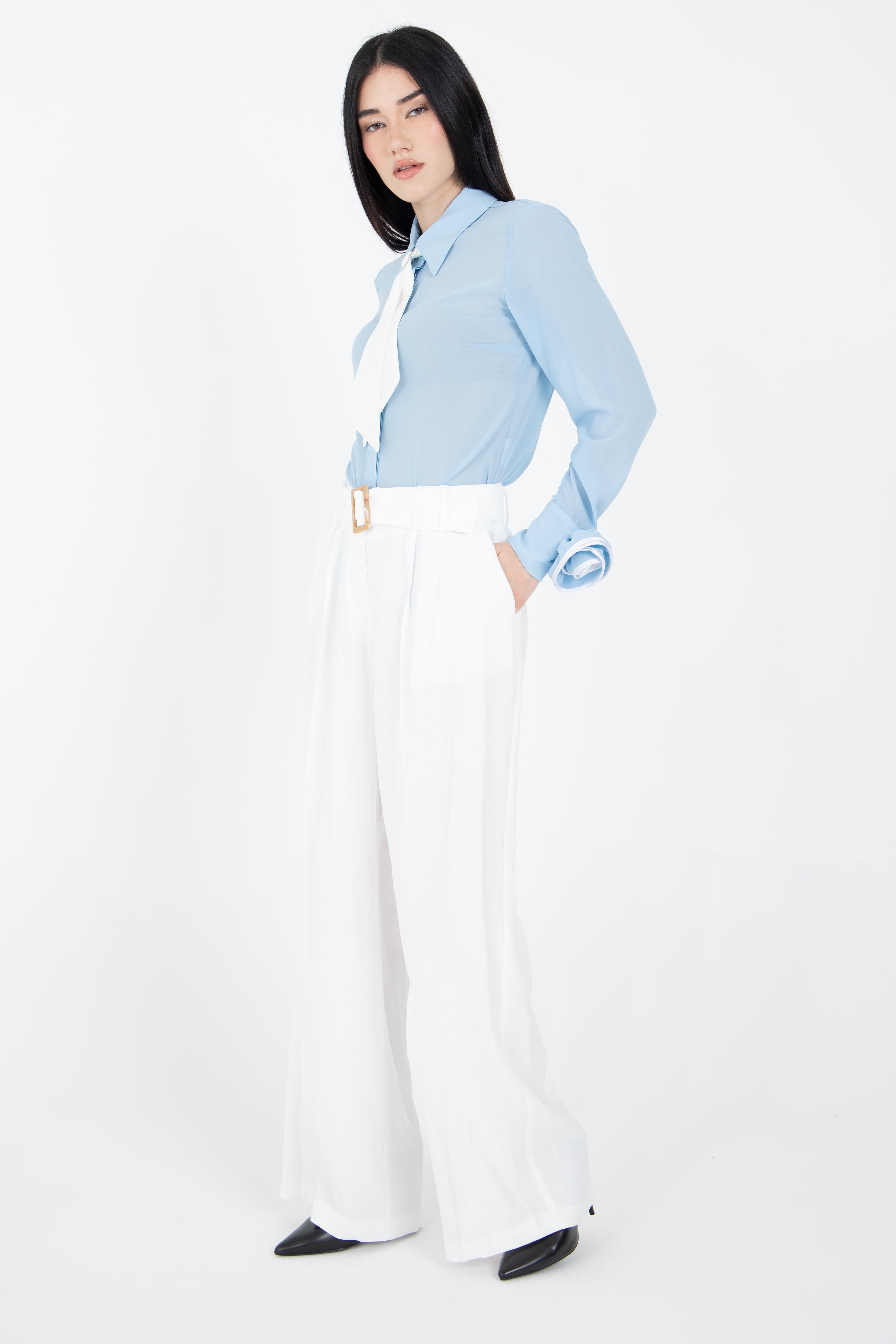 Pantalone palazzo con cintura coordinata