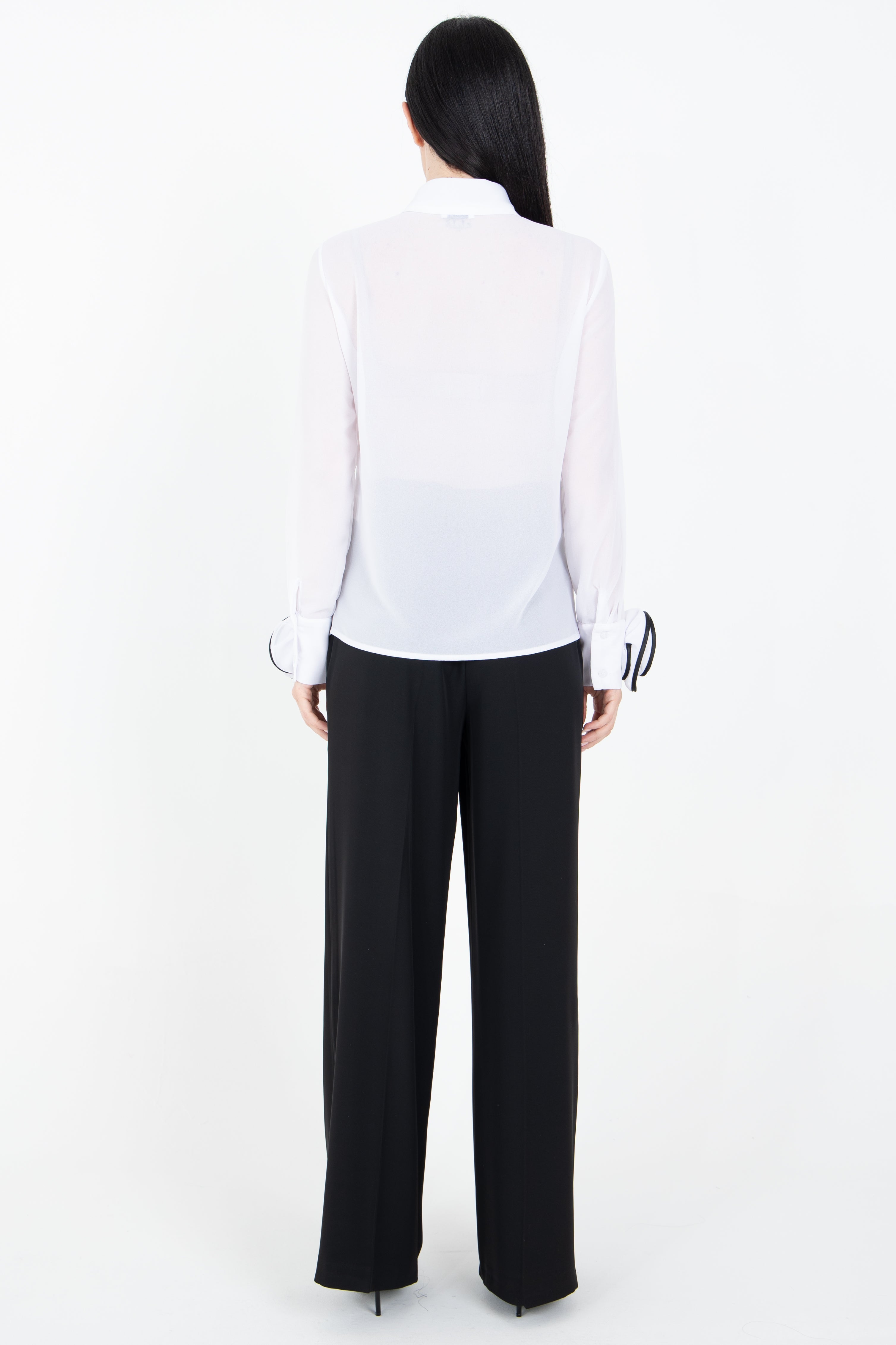 Camicia con rose applicate