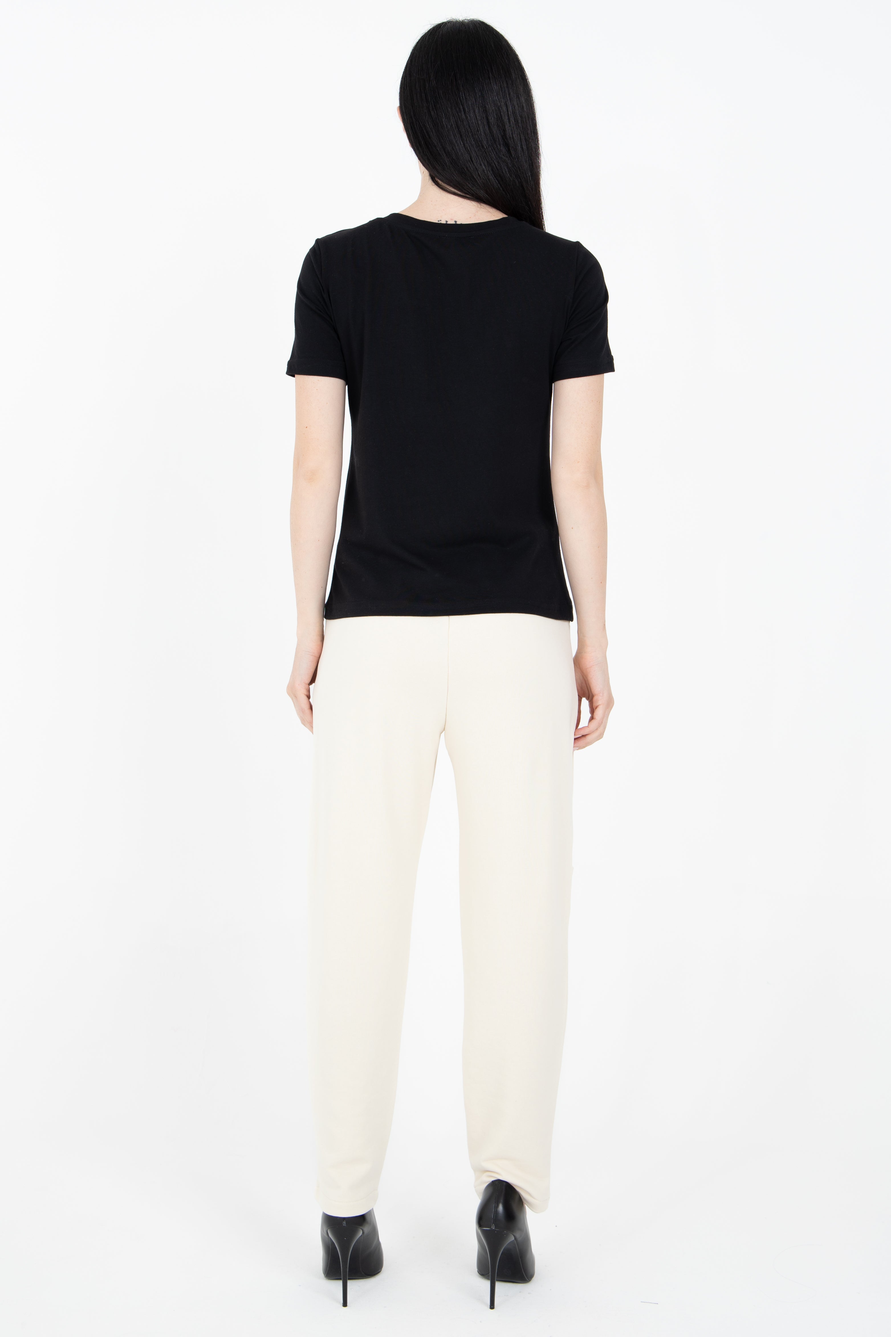 T-shirt con applicazioni cucite