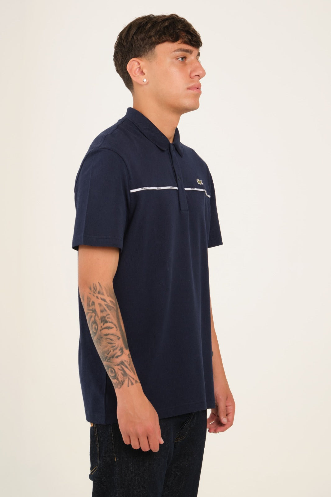 Polo con bordo con logo