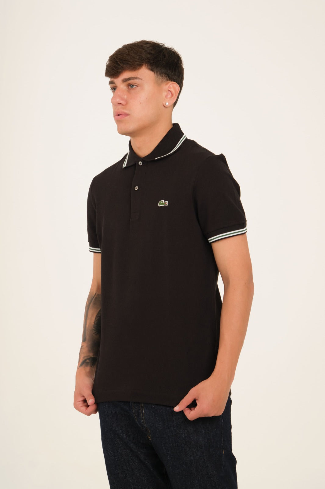 Polo con bordo in risalto