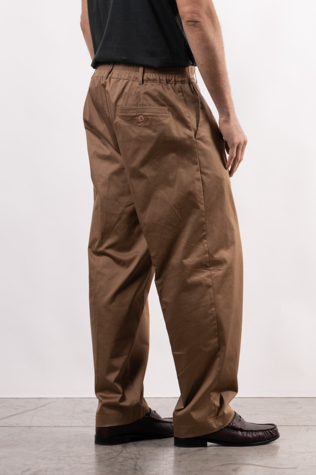 Pantalone in cotone con pences