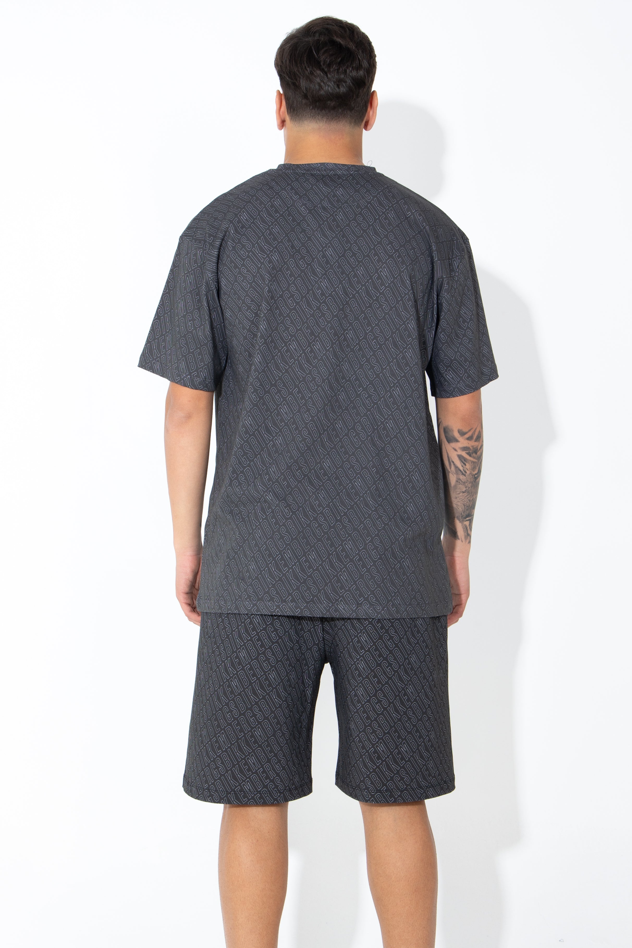 T-shirt con stampa allover