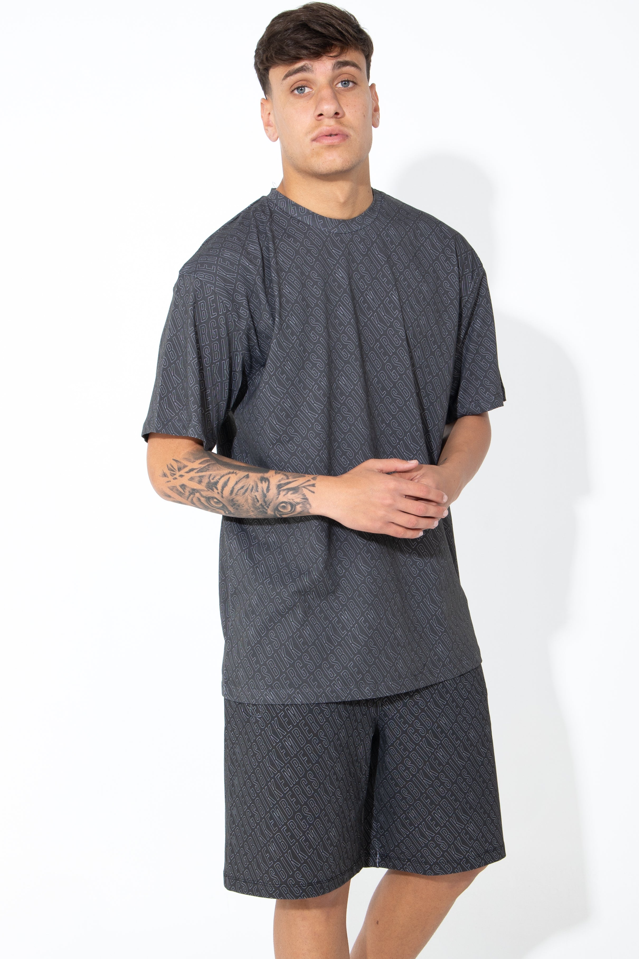 T-shirt con stampa allover