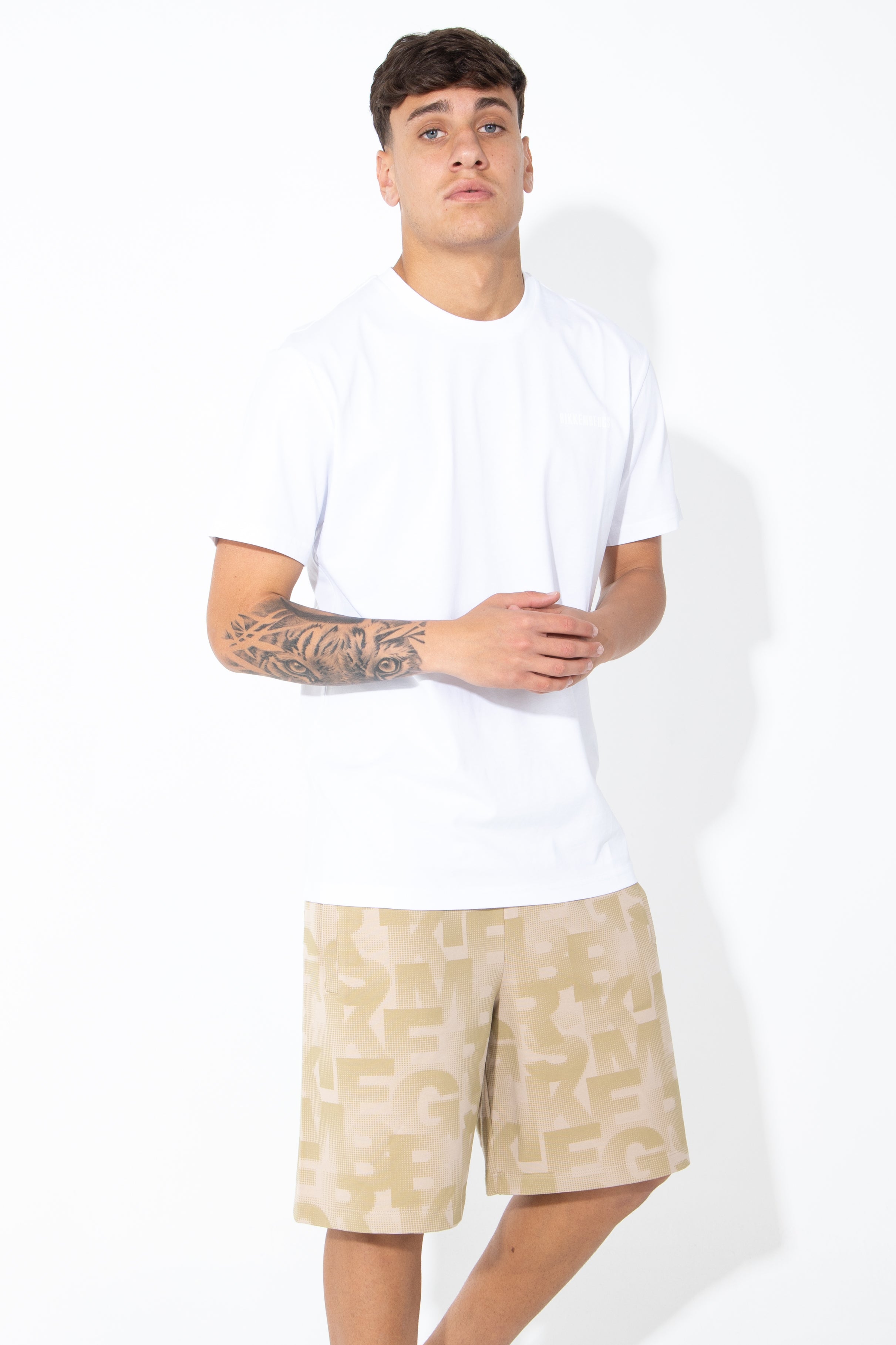T-Shirt con logo tono su tono
