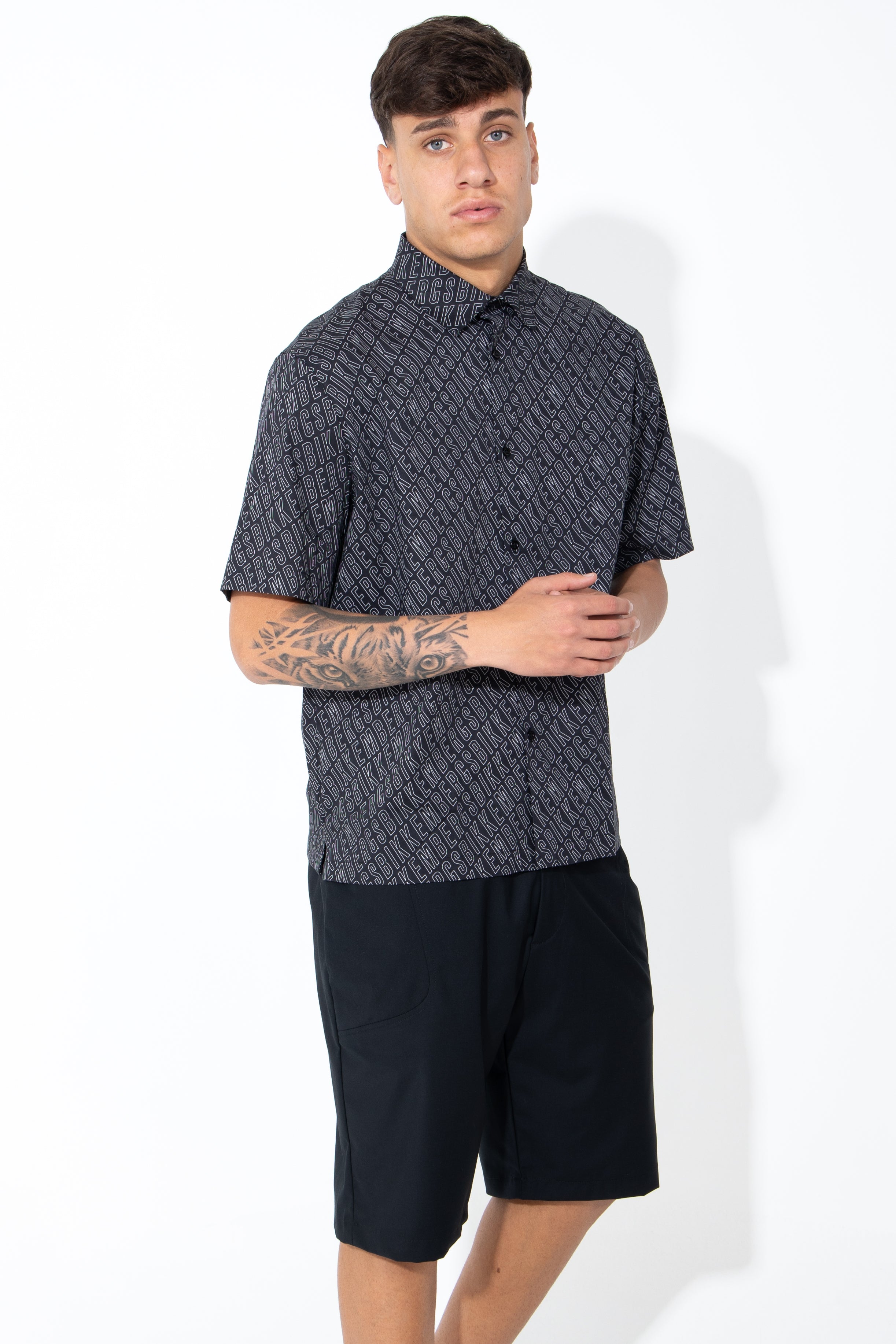 Camicia mezze maniche con logo a contrasto