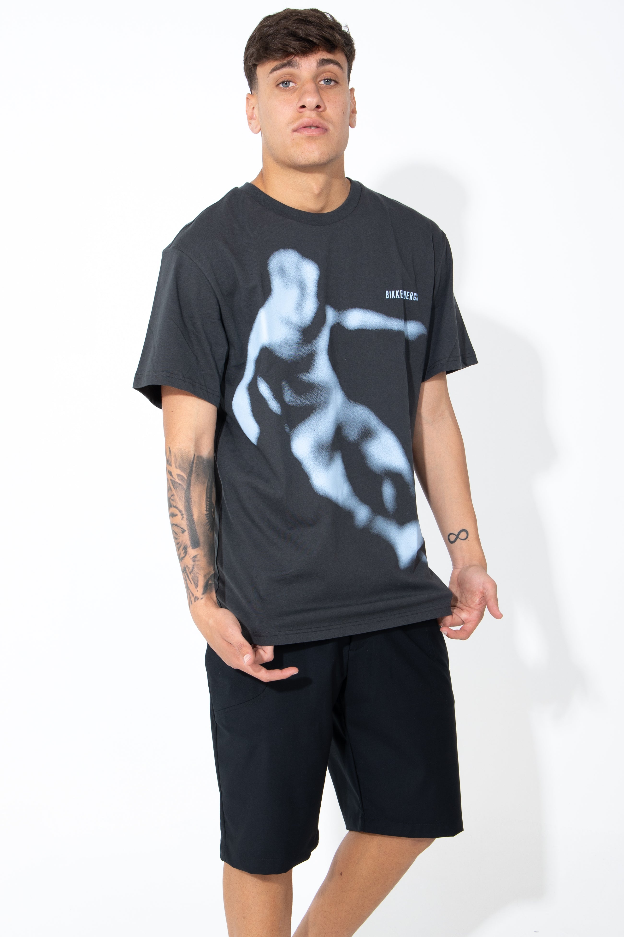 T-Shirt con grafica e logo