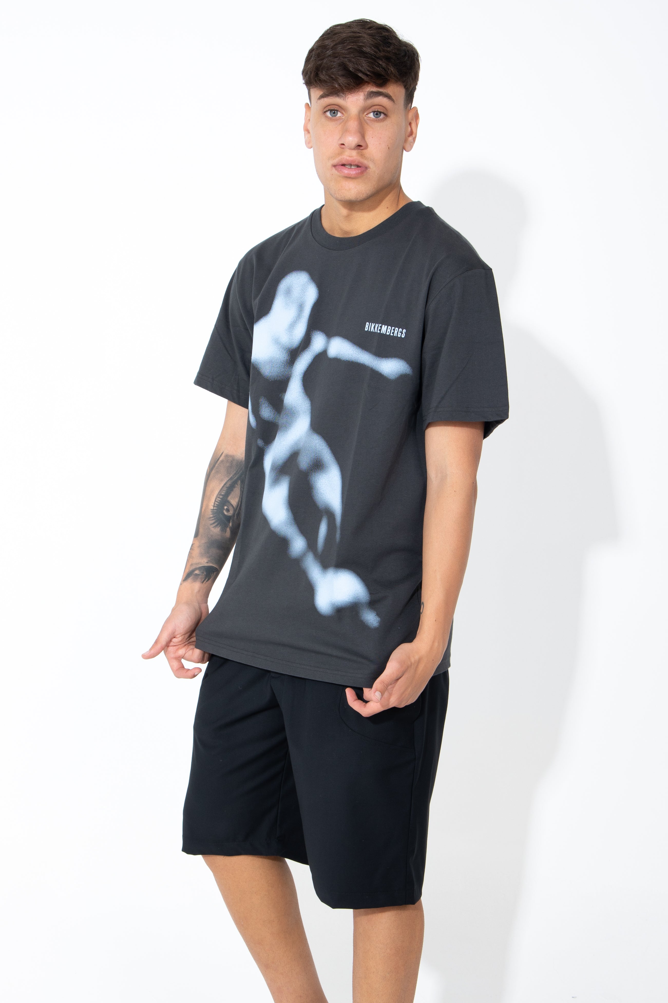 T-Shirt con grafica e logo