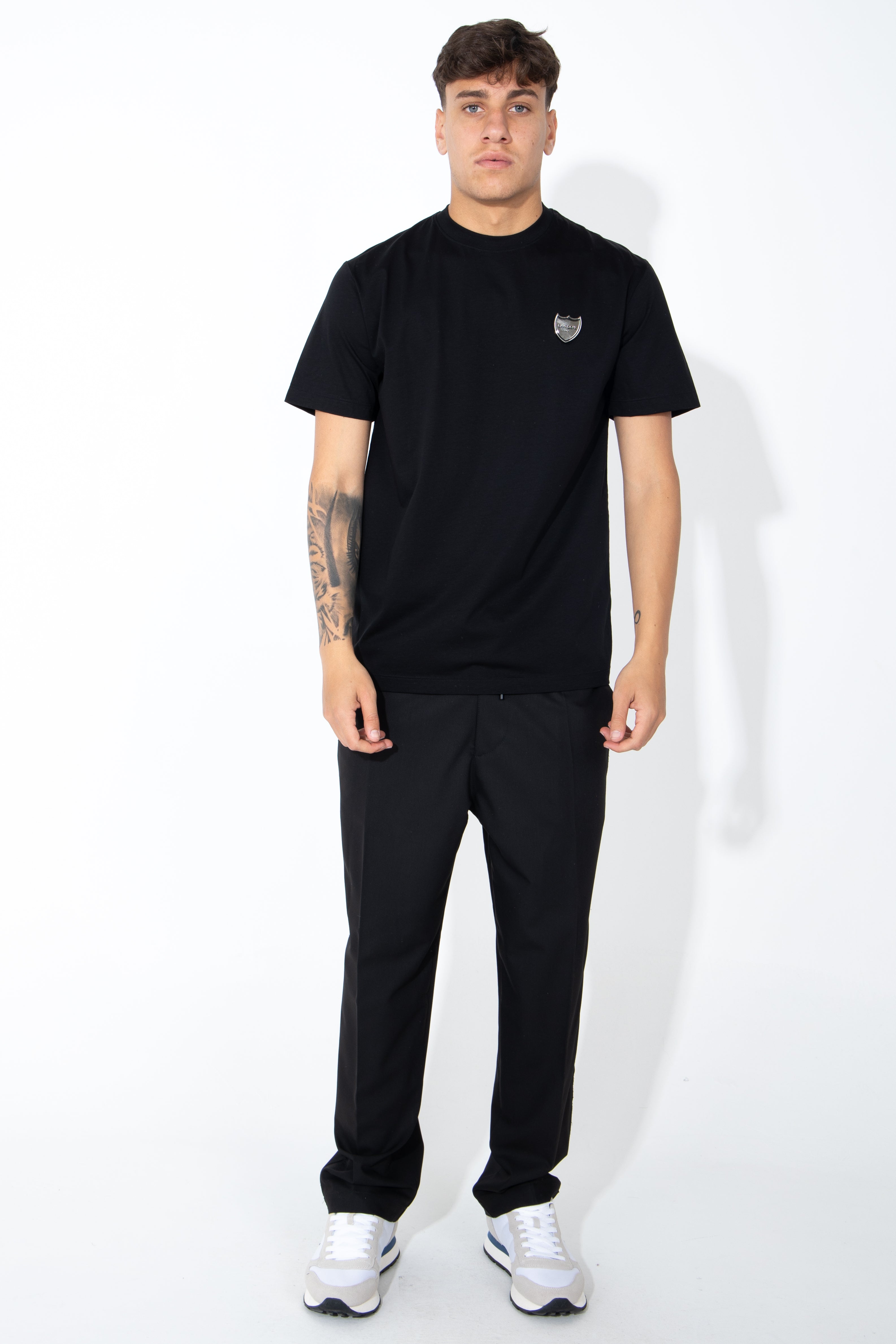T-shirt con stemma logato
