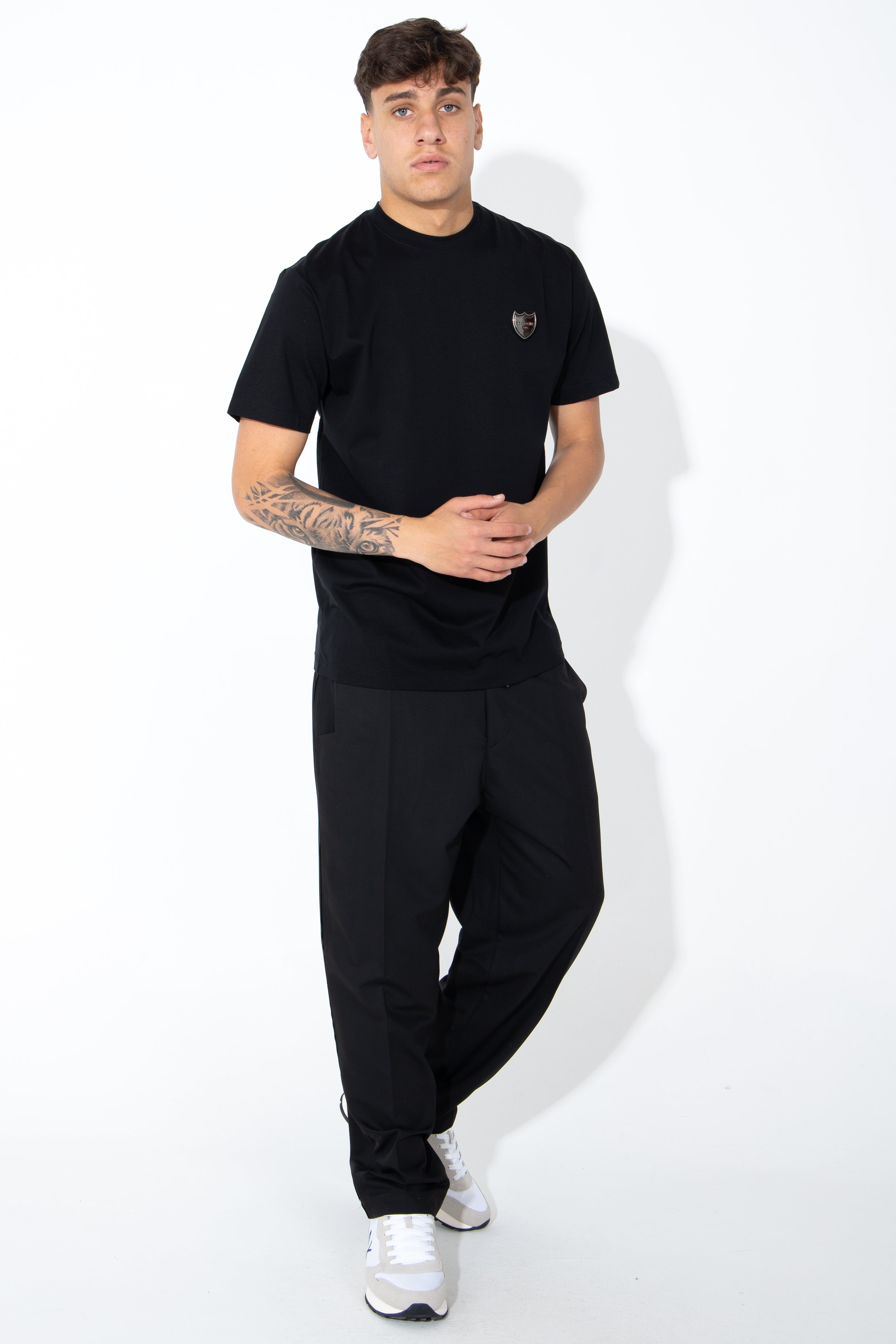 T-shirt con stemma logato