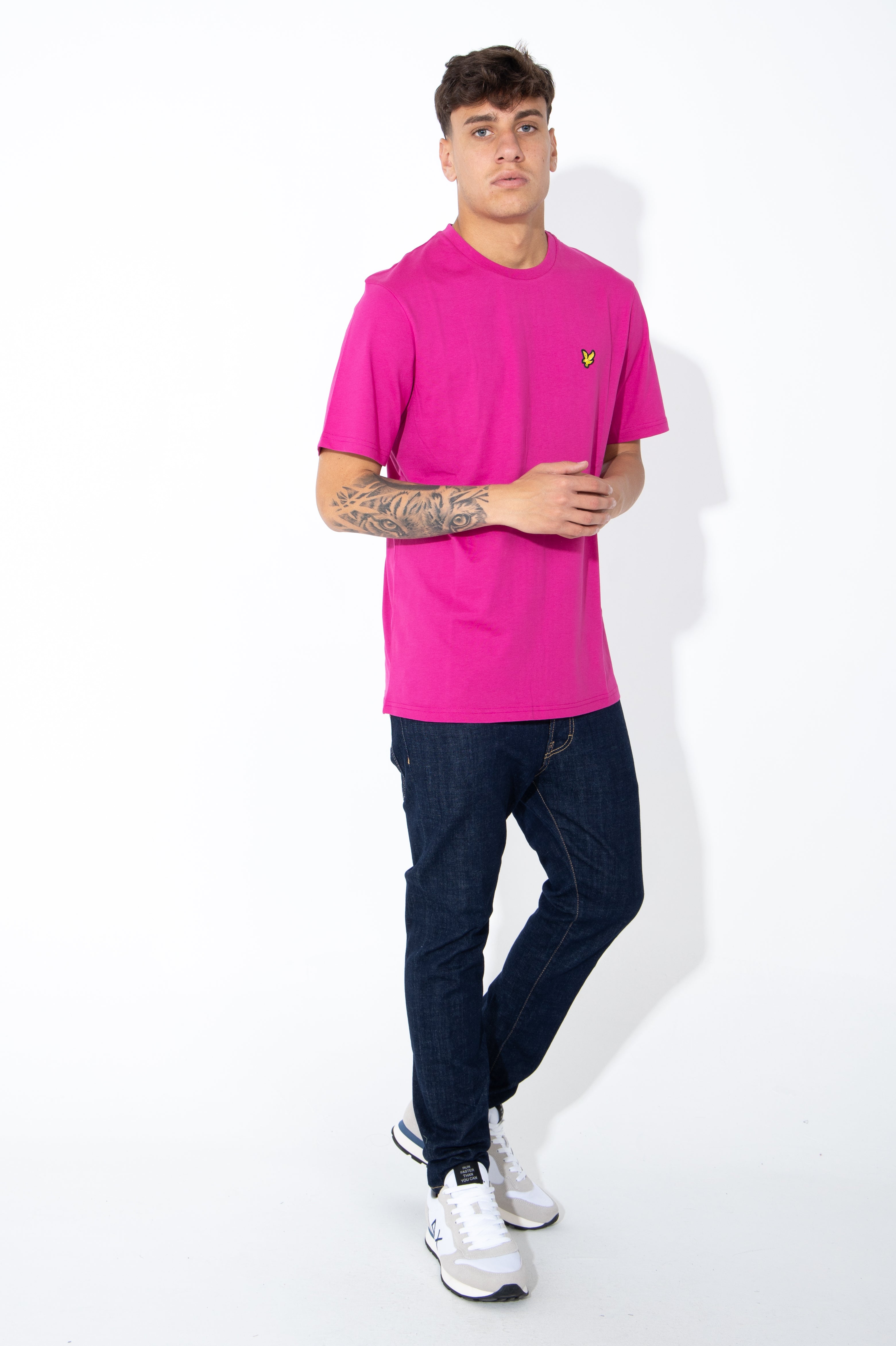 T-shirt con logo giallo