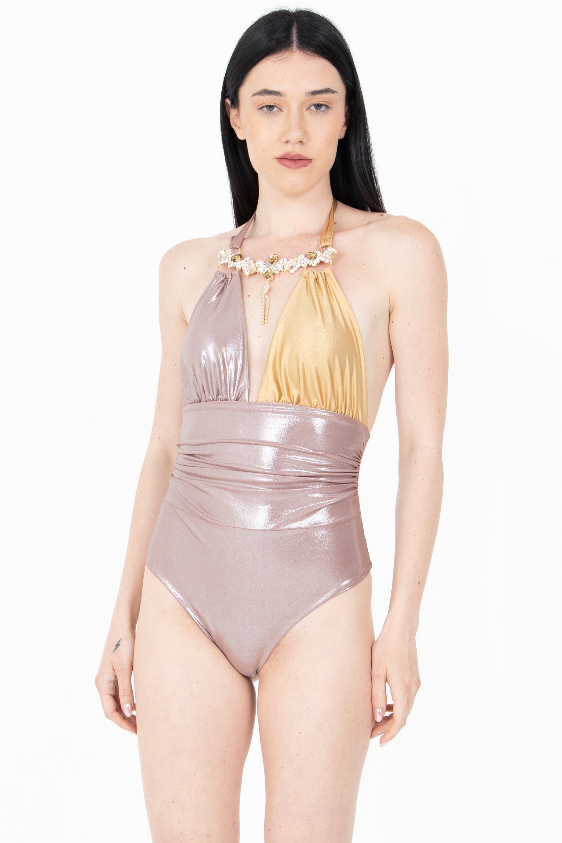 Costume intero metallizato con scollo gioiello