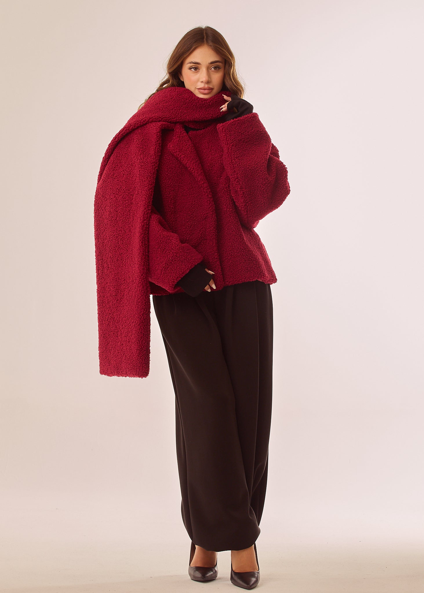 Pelliccia con ampia sciarpa