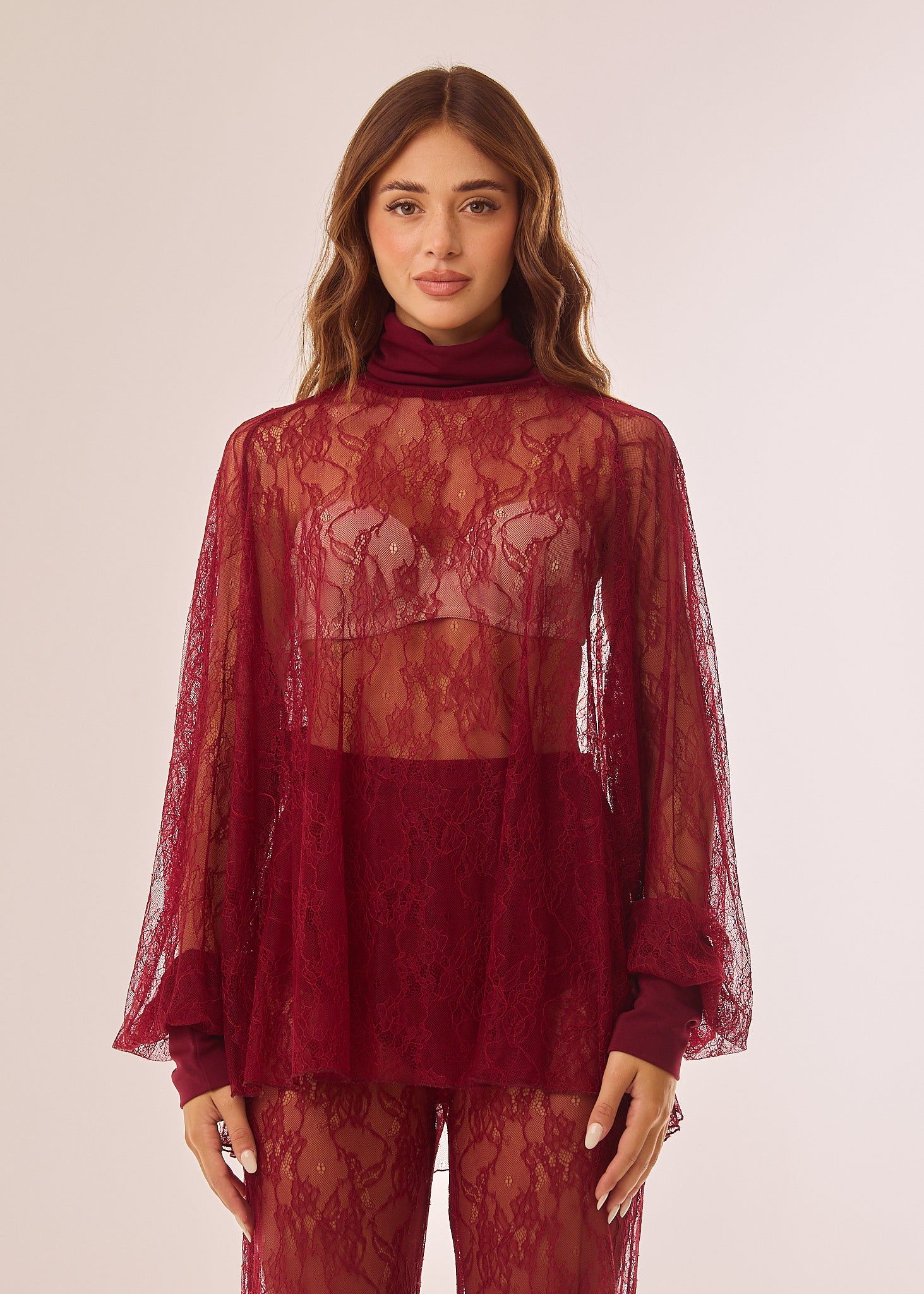 Blusa in pizzo trasparente