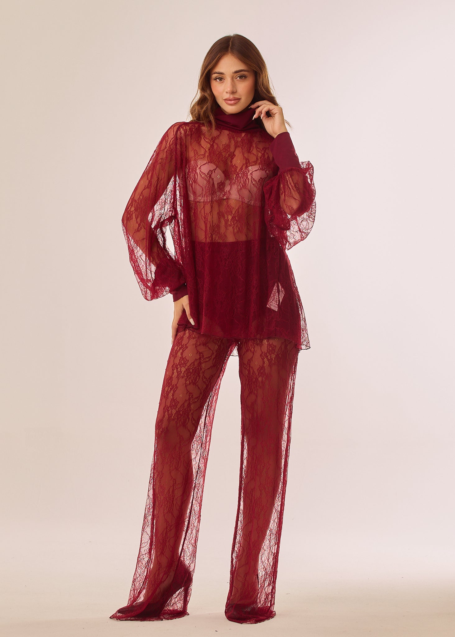 Blusa in pizzo trasparente