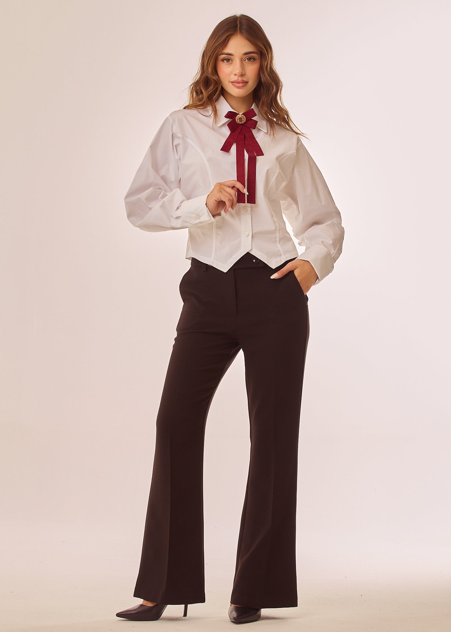 Camicia con spilla removibile