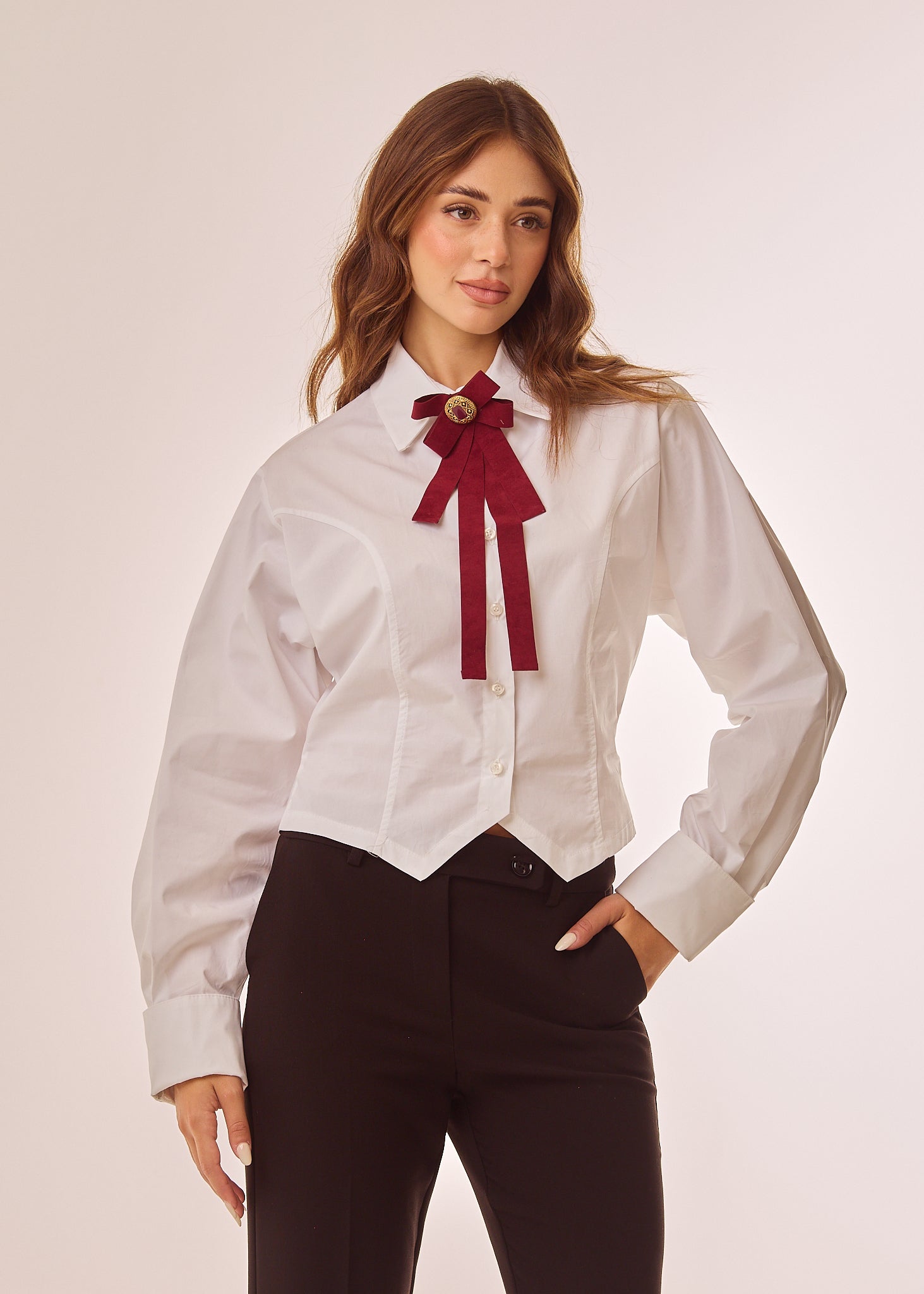 Camicia con spilla removibile