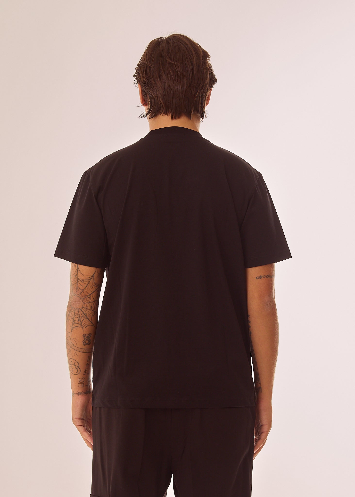 T-shirt con tasca logata