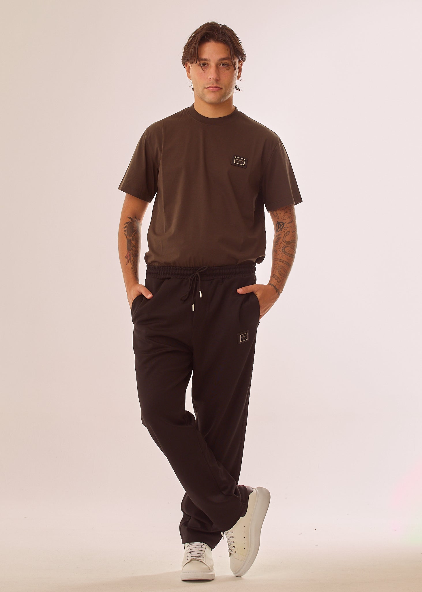 Pantalone con placca logata