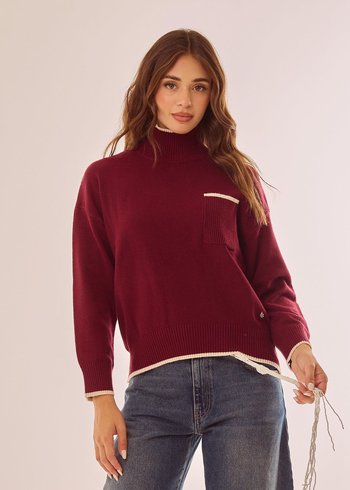 Maglia dolcevita con bordo a contrasto