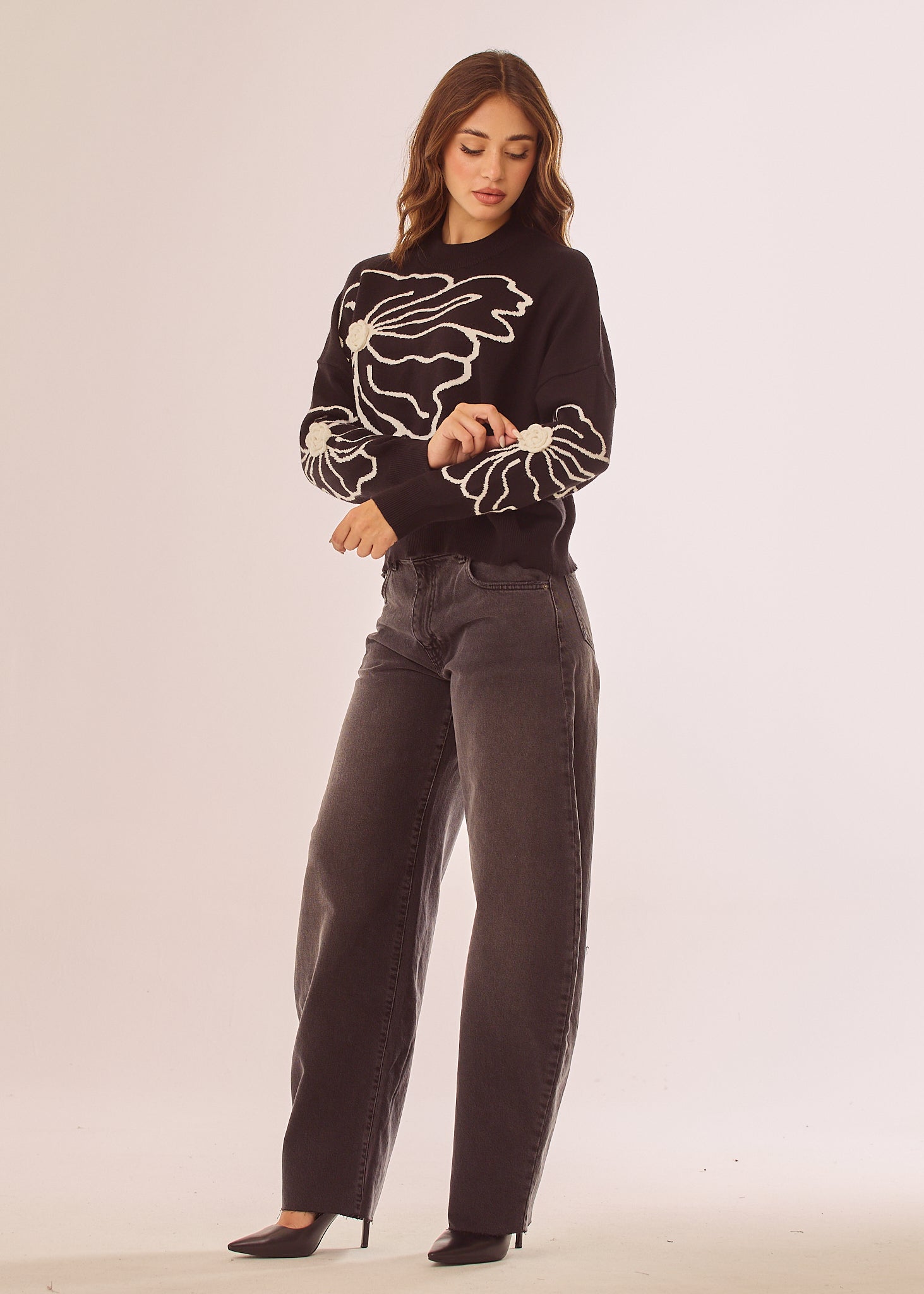 Maglia girocollo con disegni floreali