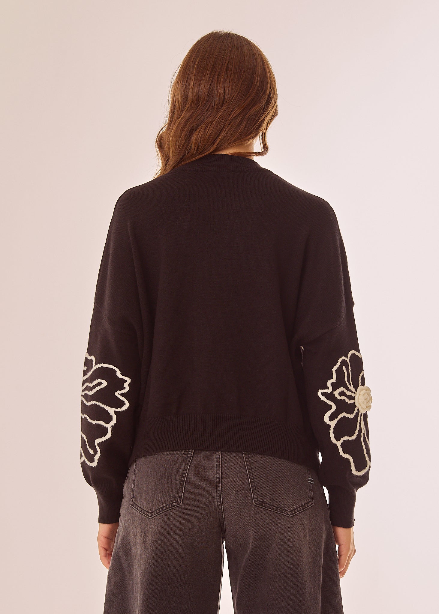 Maglia girocollo con disegni floreali