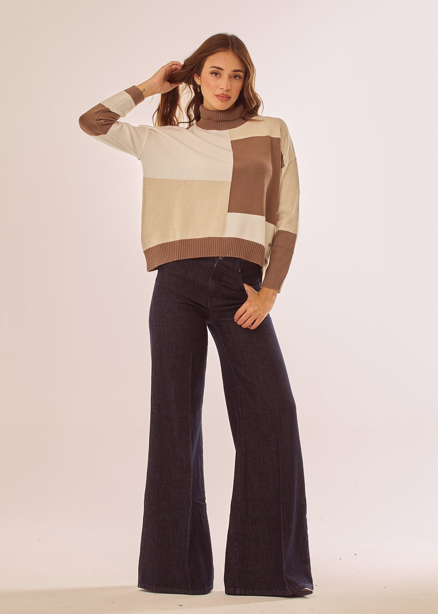 Maglia dolcevita con motivo quadrato