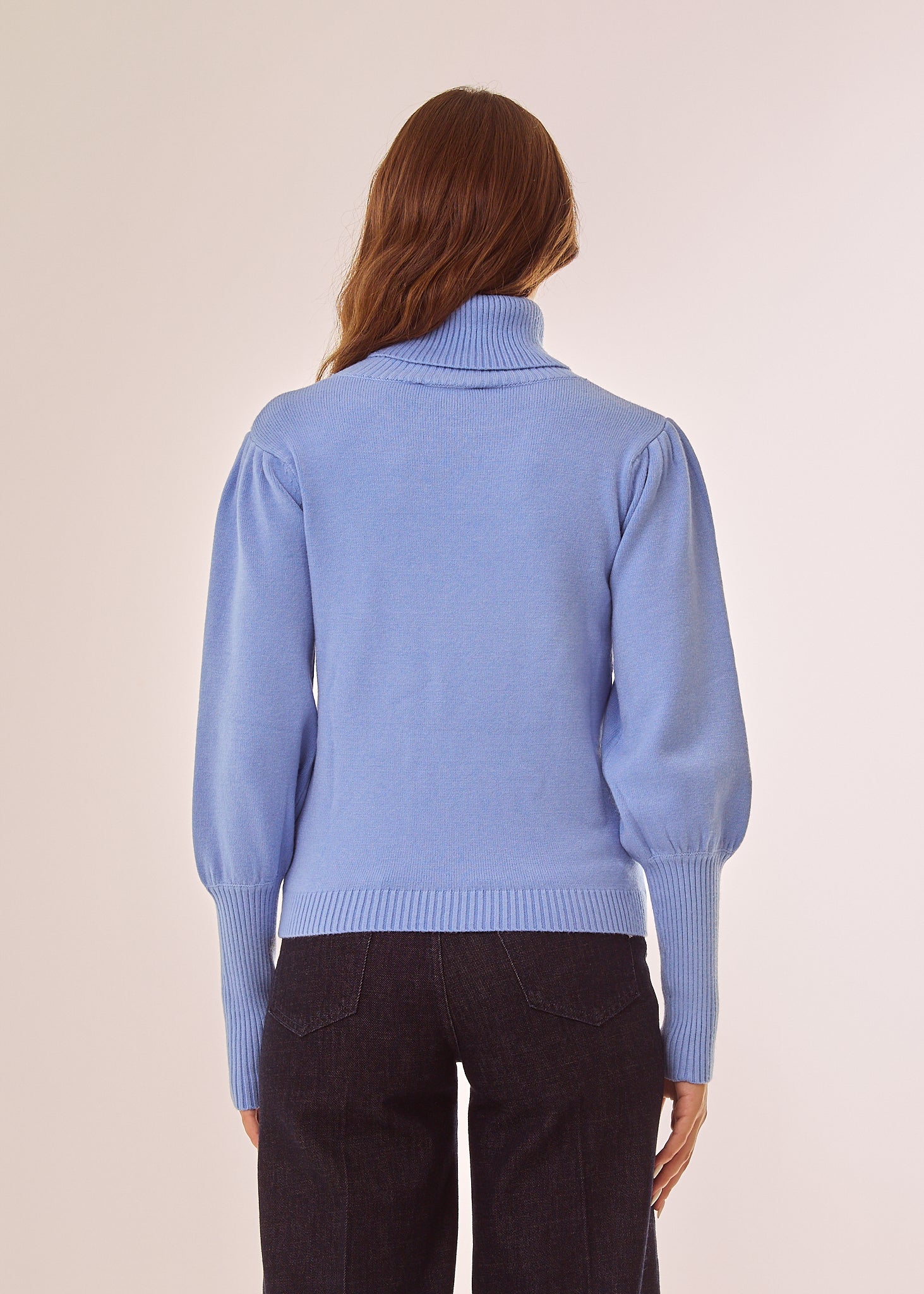 Maglia dolcevita con maniche lunghe a sbuffo