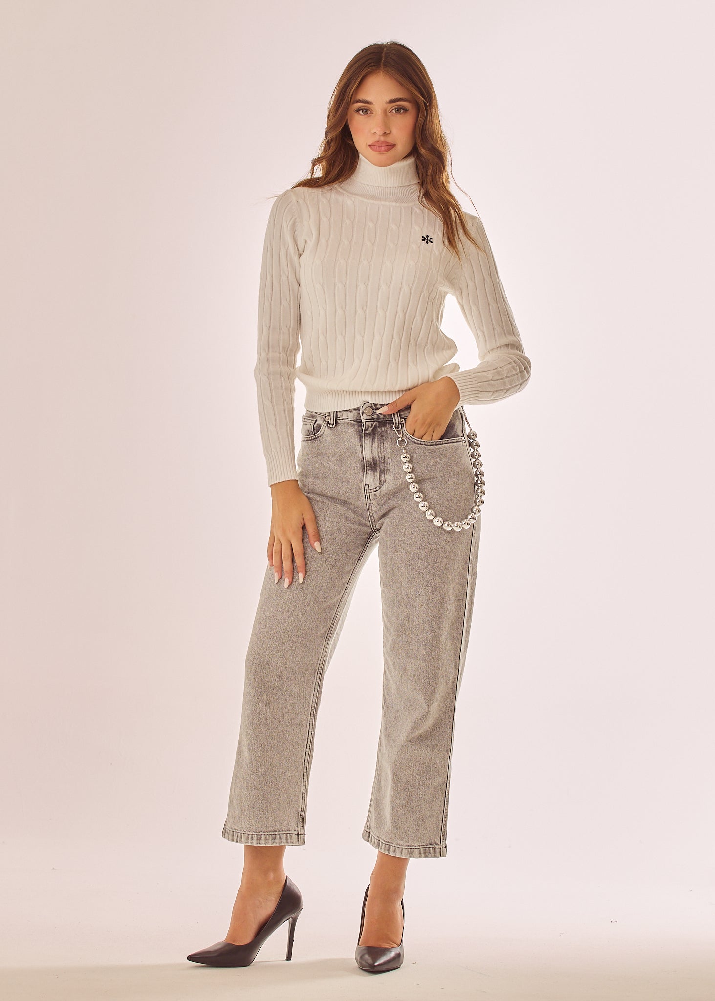 Jeans a trombetta con catena removibile