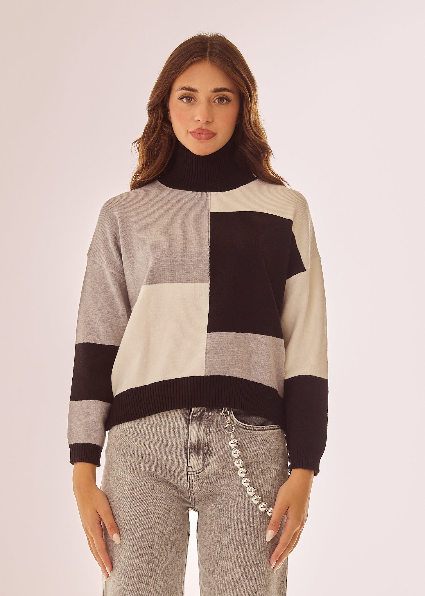 Maglia dolcevita con motivo quadrato