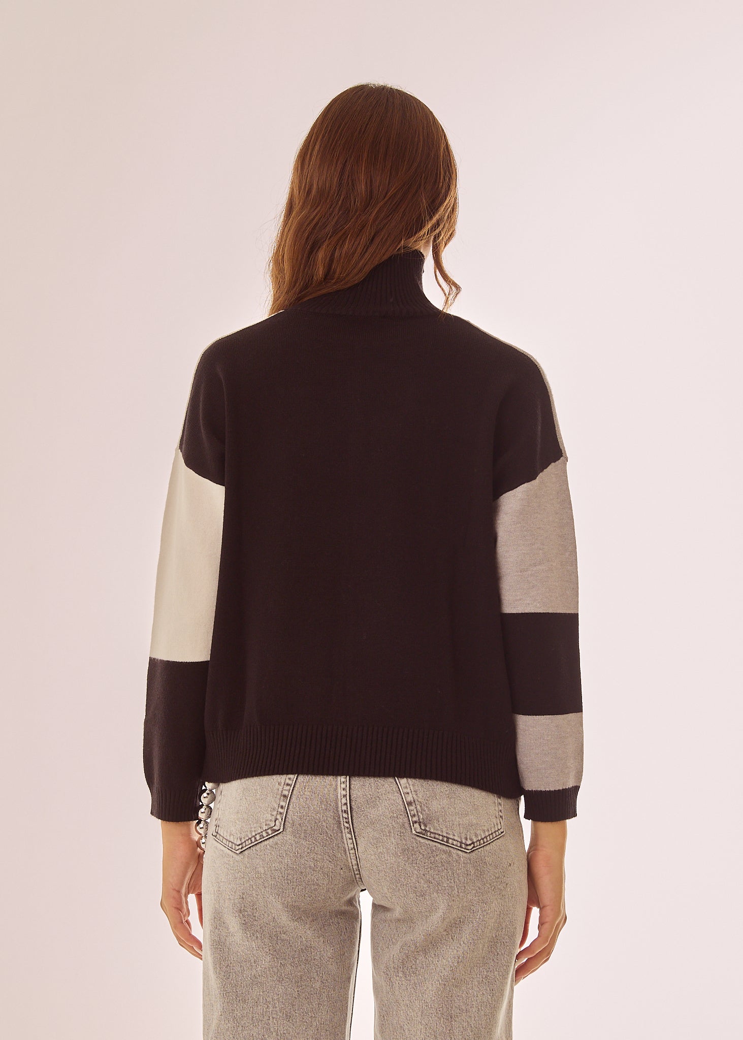 Maglia dolcevita con motivo quadrato