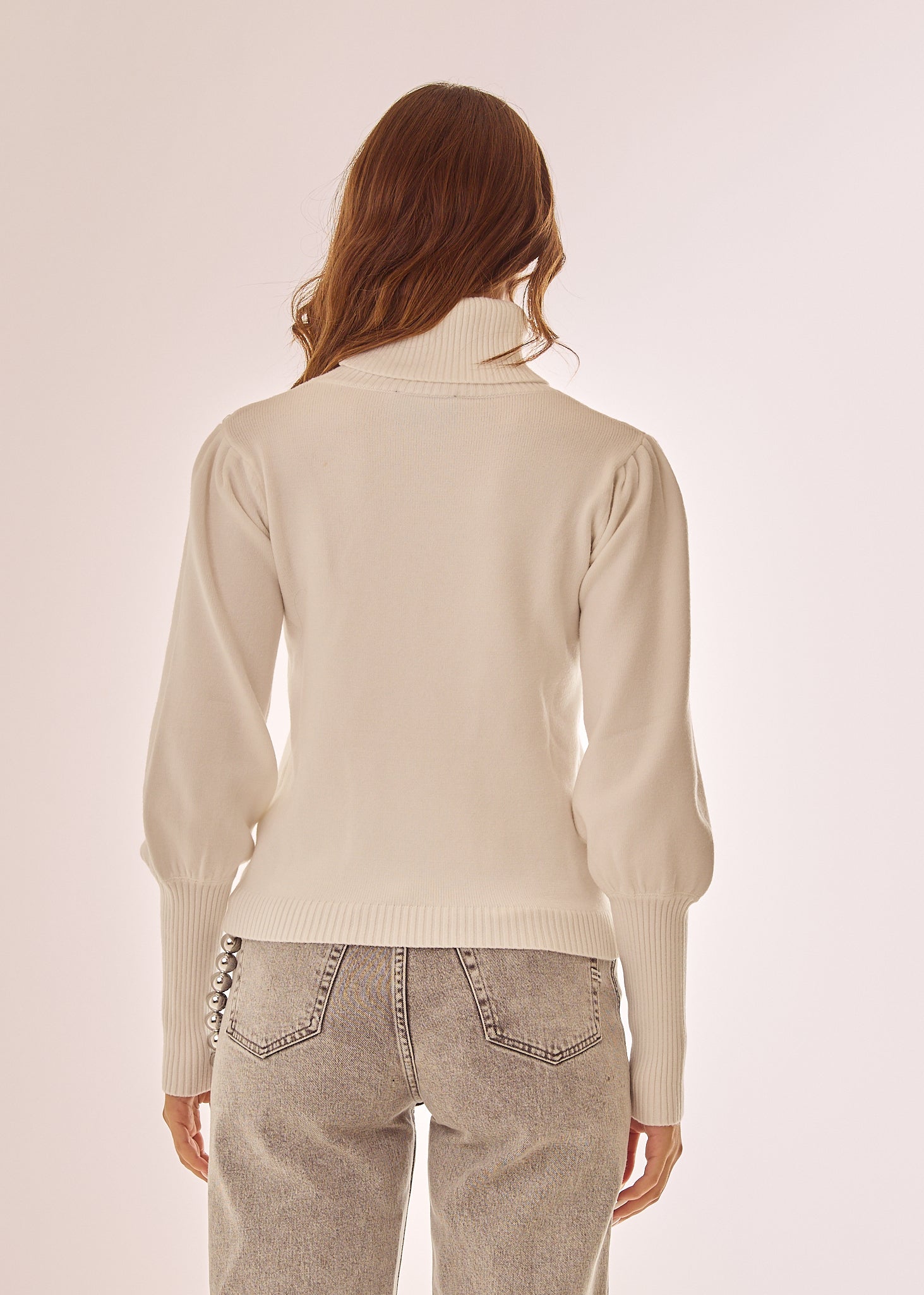 Maglia dolcevita con maniche lunghe a sbuffo