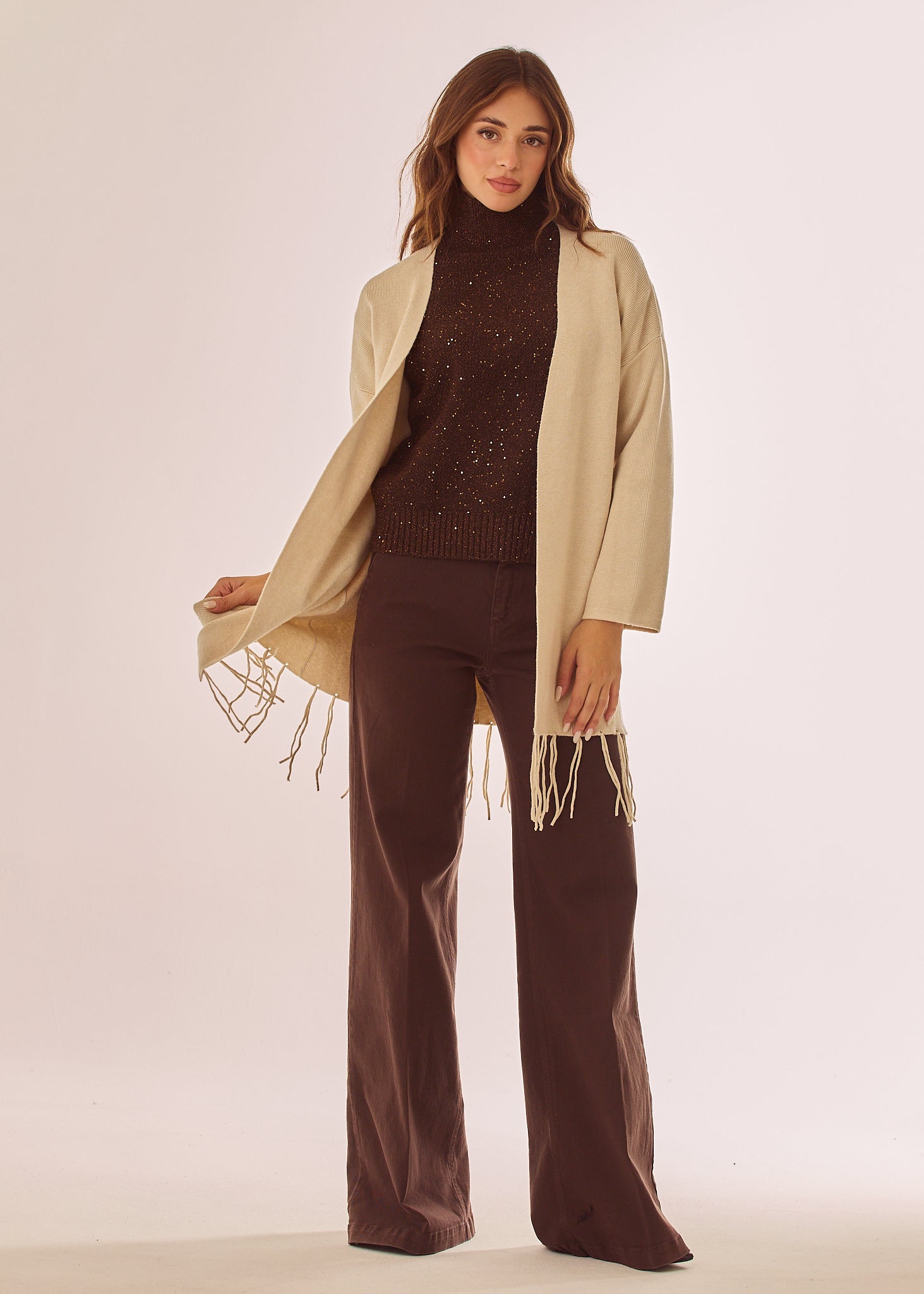 Cardigan con frange su fondo