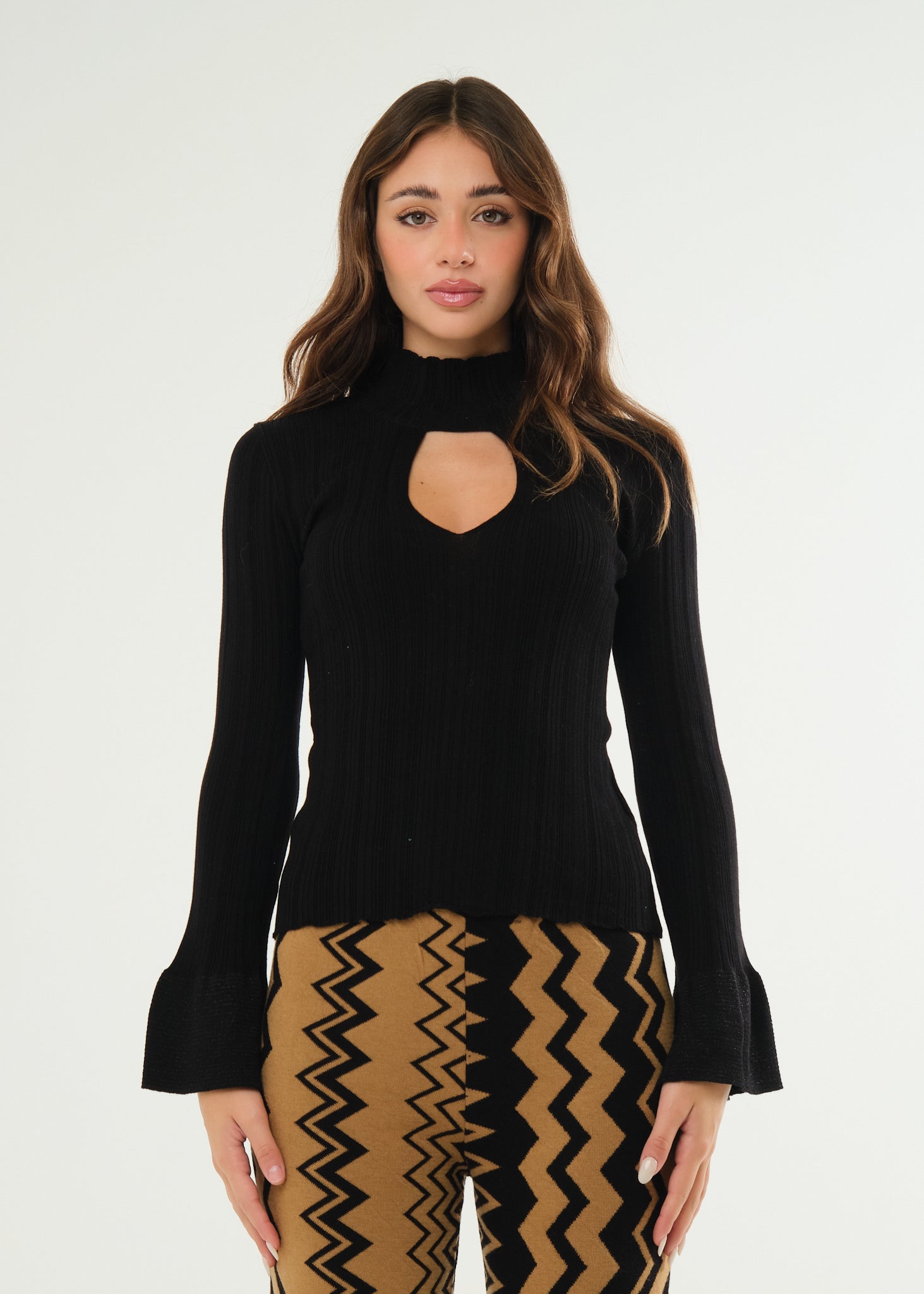 Maglia a costine con cut out frontale