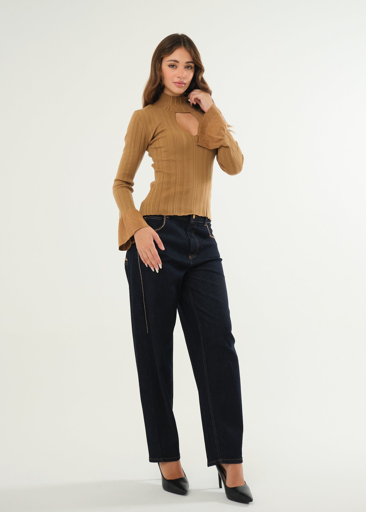 Maglia a costine con cut out frontale