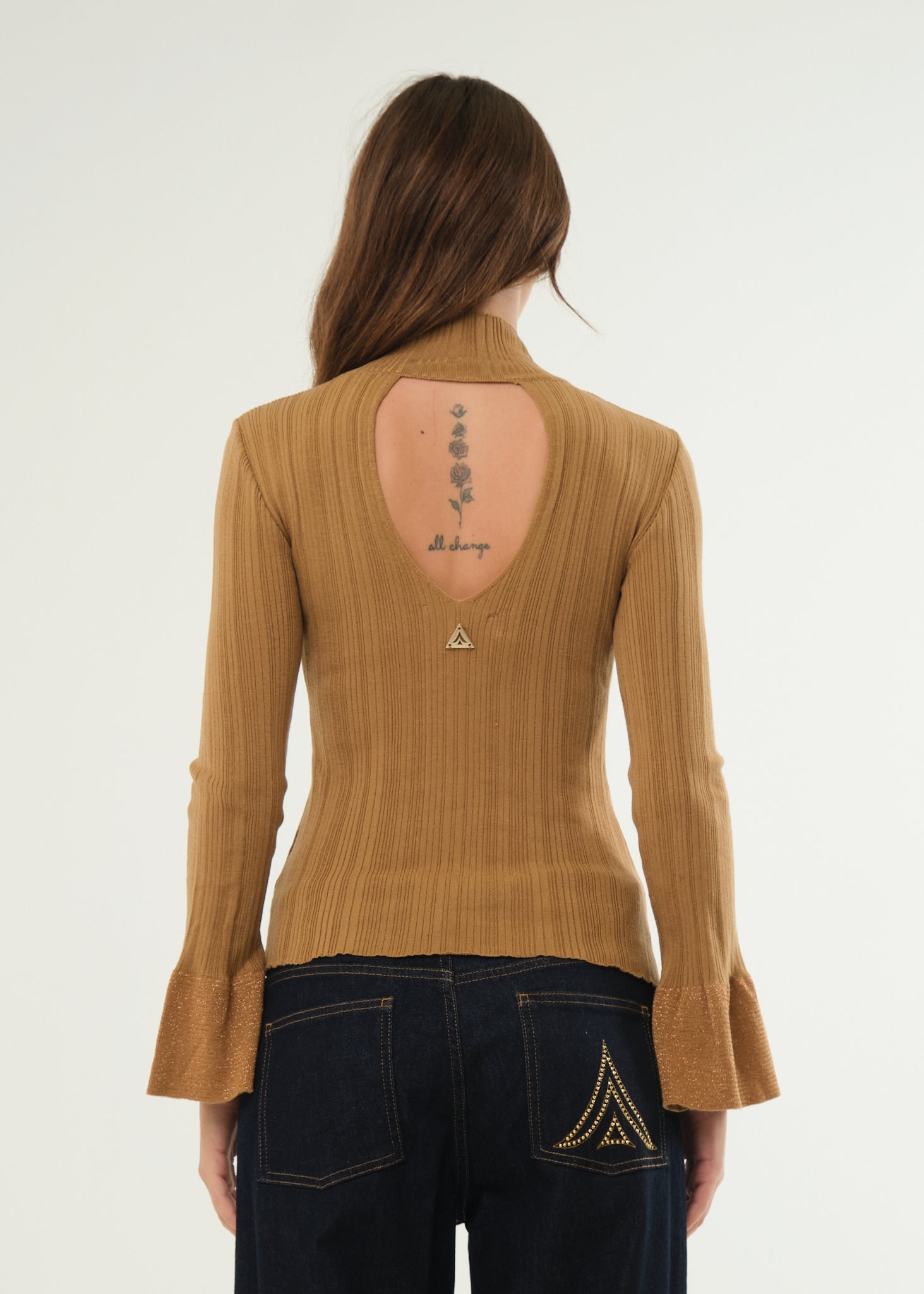 Maglia a costine con cut out frontale