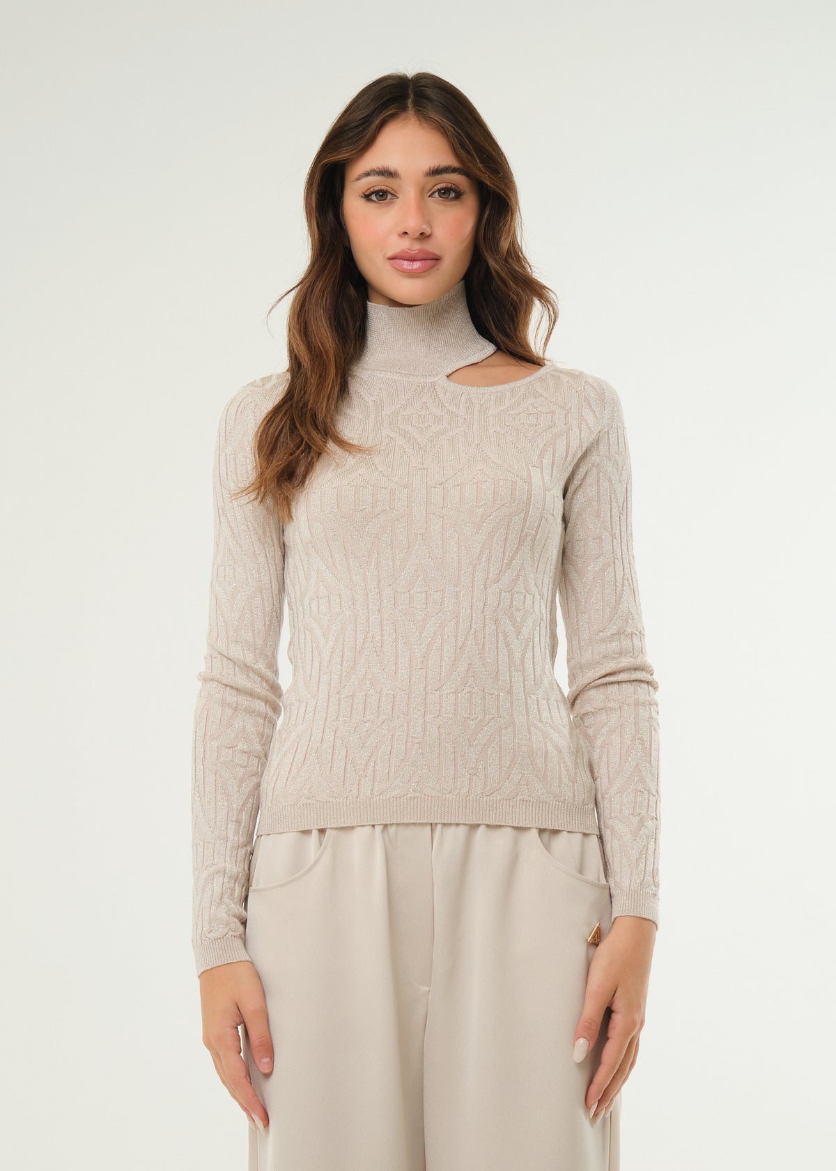 Maglia dolcevita con cut out su spalla