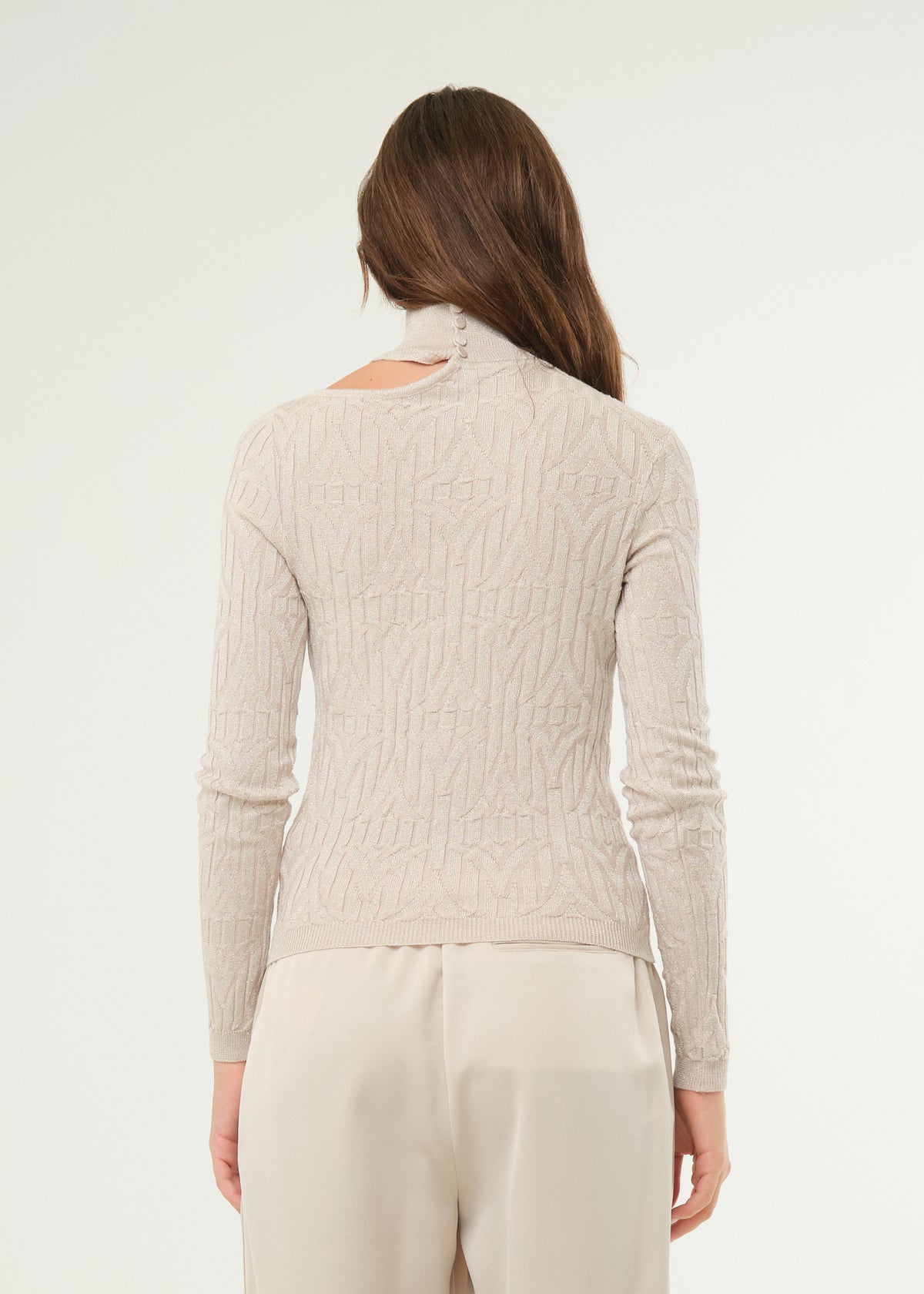 Maglia dolcevita con cut out su spalla