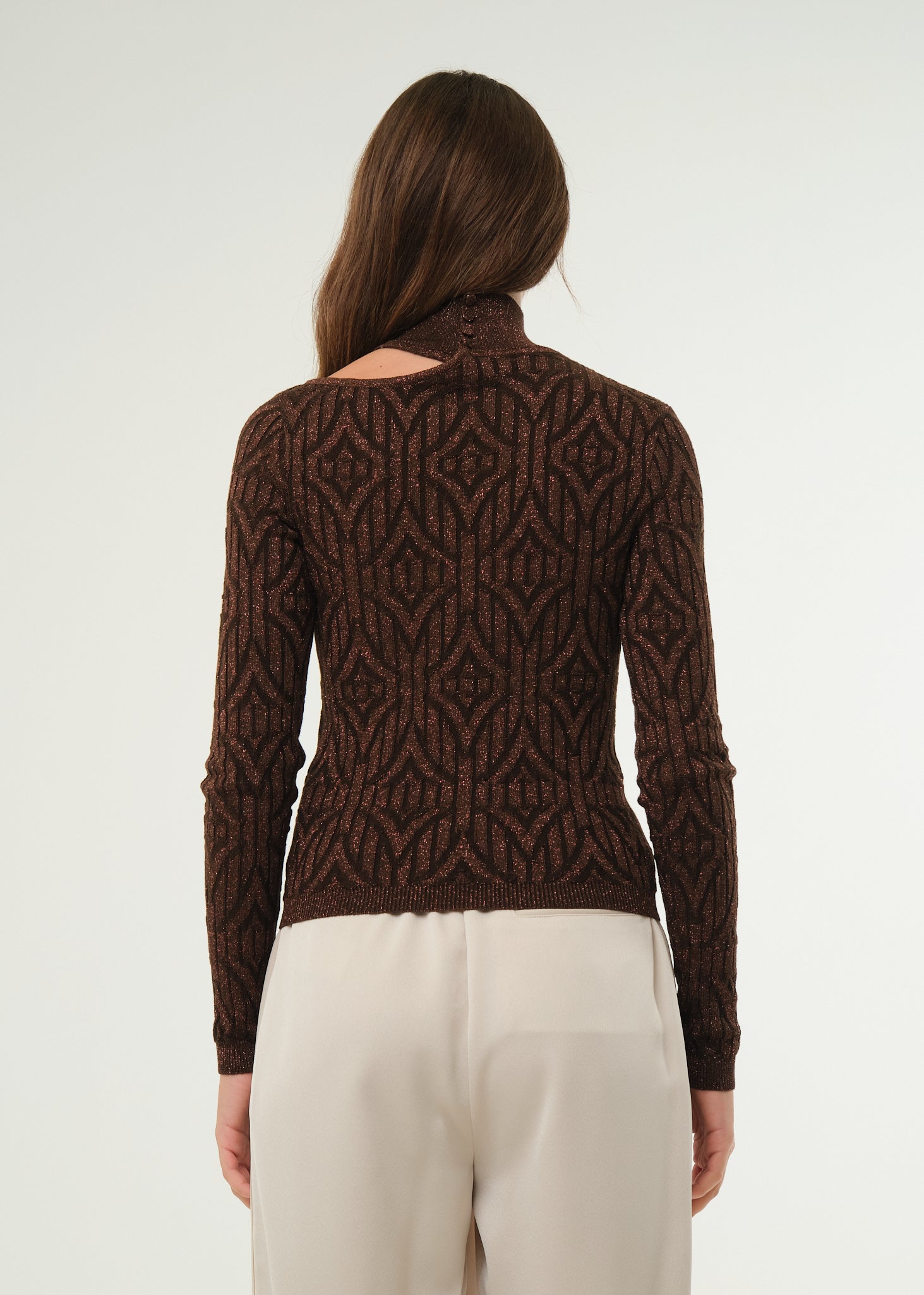 Maglia dolcevita con cut out su spalla