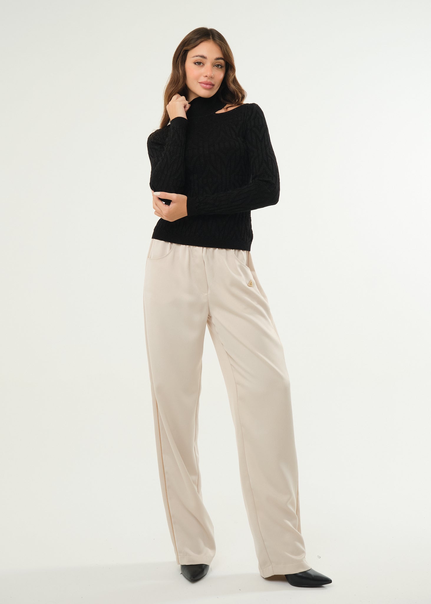 Maglia dolcevita con cut out su spalla