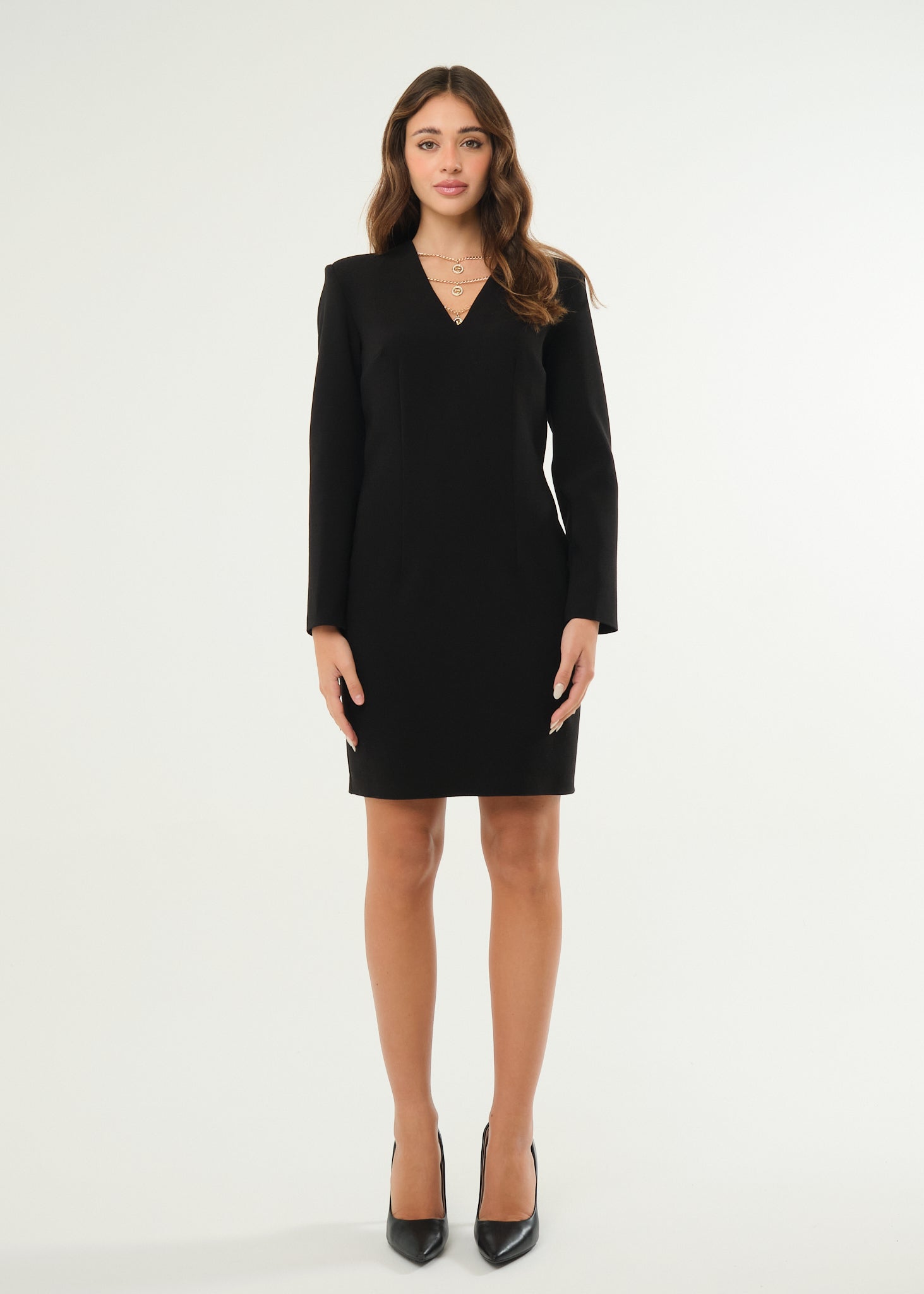 Abito tubino con dettagli su scollo