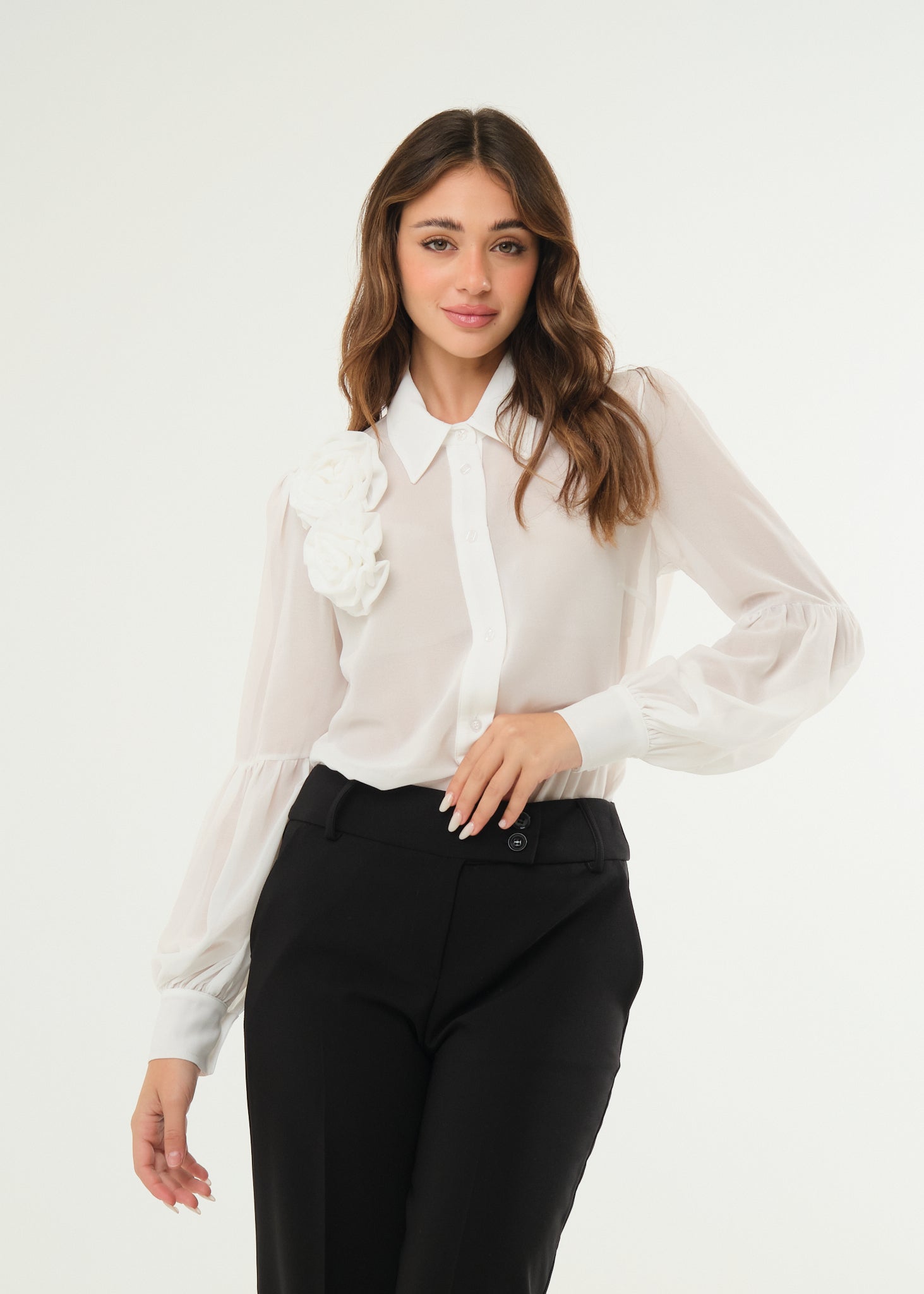 Camicia con decorazione floreale