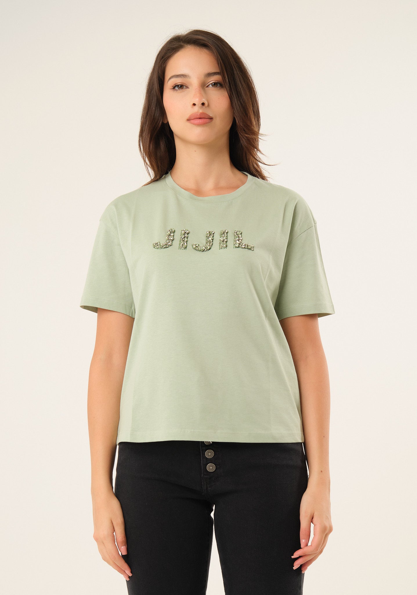 T-shirt dritta con applicazioni preziose frontali
