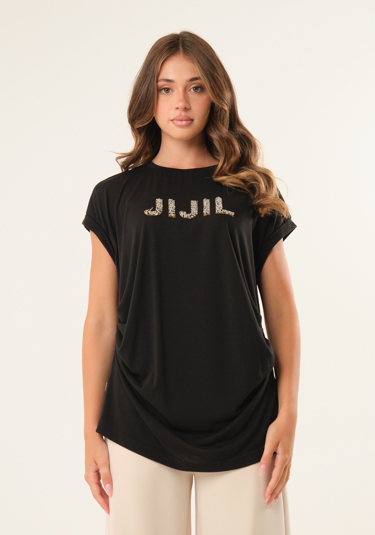 T-shirt in viscosa con applicazioni preziose