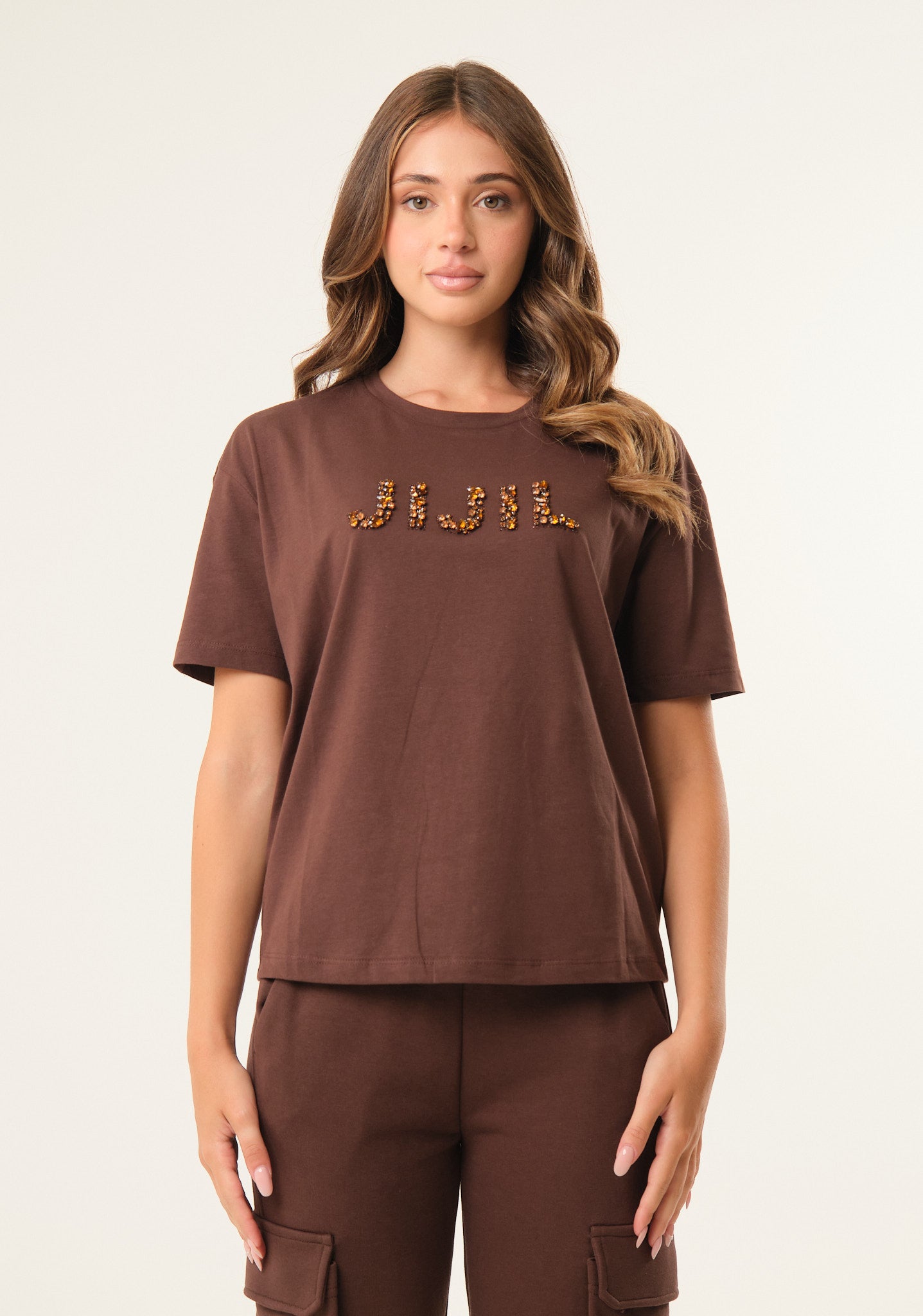 T-shirt dritta con applicazioni preziose