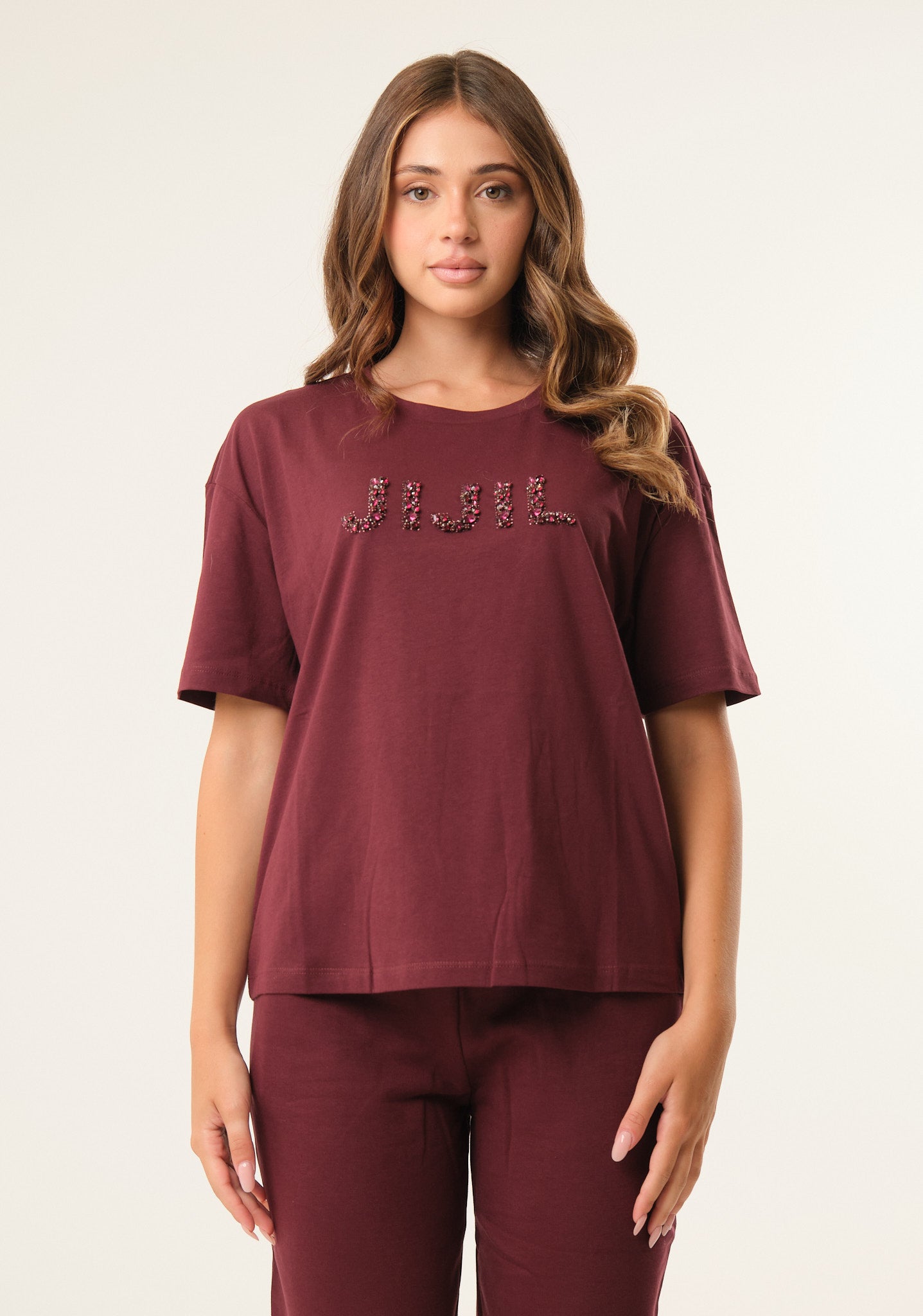 T-shirt dritta con applicazioni preziose